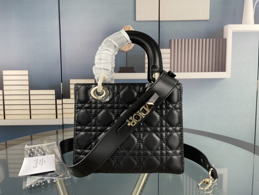 中号 340 配丝巾（Lady Dior) 四格手袋包