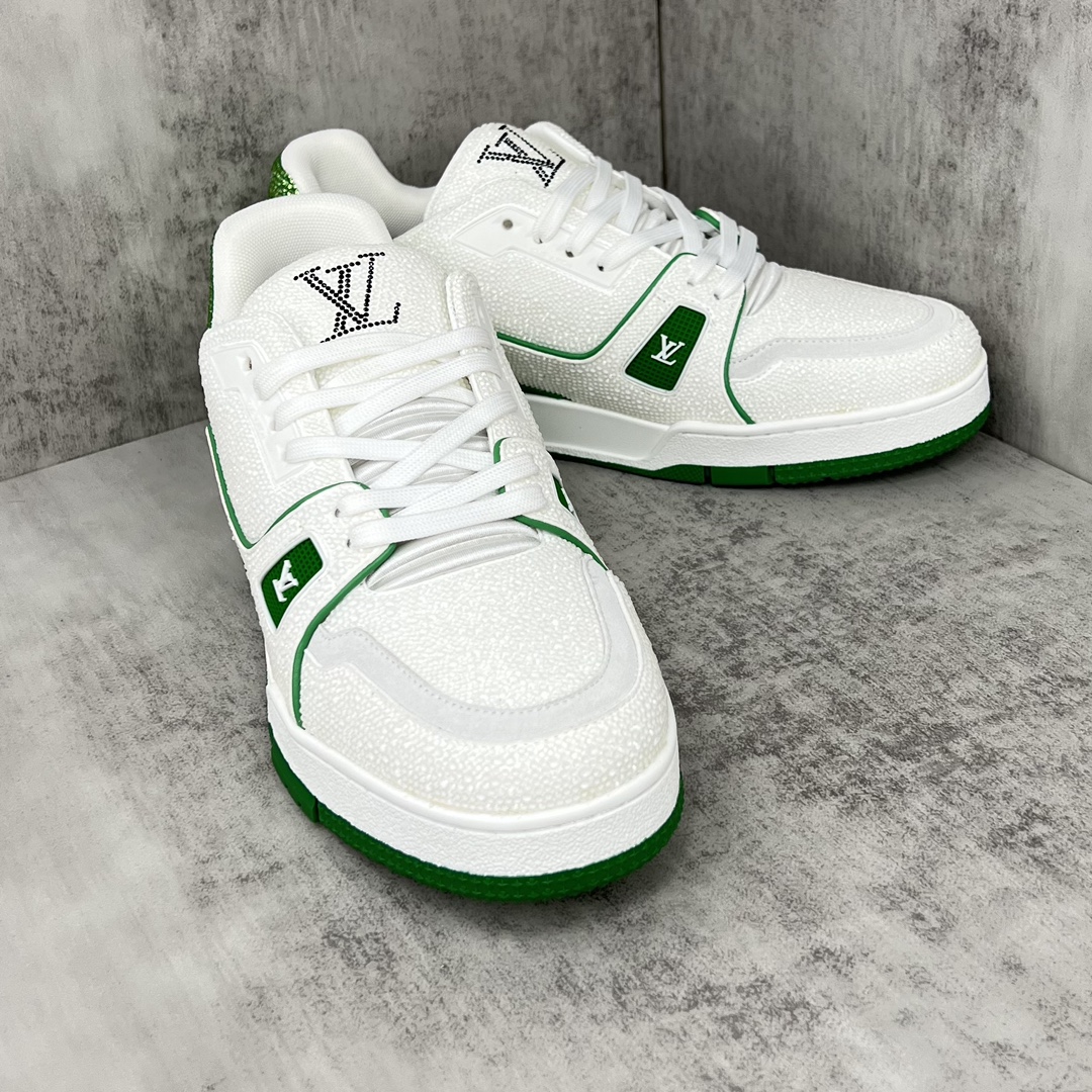 Louis Vuitton 新款上架 2062 Louis*Vuitto* LV trainer 满钻系列 走秀款TRAINER 大底和面料私模 绝对下血本费心思的一款鞋子 自Vifgil到来之后而设计的这一系列 每一季度都深受众多粉丝的青睐 TPU 大底 包装