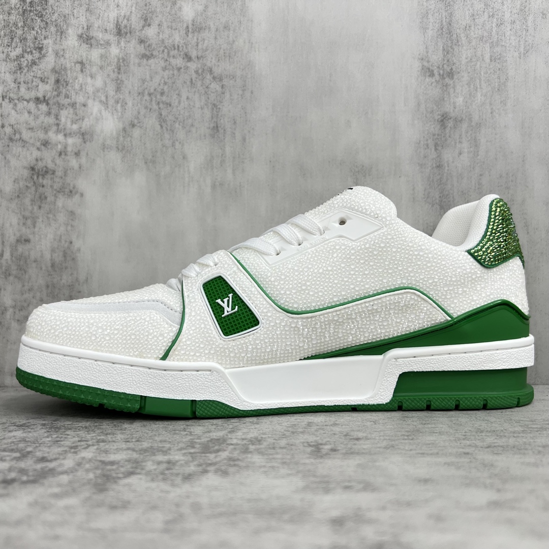 Louis Vuitton 新款上架 2062 Louis*Vuitto* LV trainer 满钻系列 走秀款TRAINER 大底和面料私模 绝对下血本费心思的一款鞋子 自Vifgil到来之后而设计的这一系列 每一季度都深受众多粉丝的青睐 TPU 大底 包装
