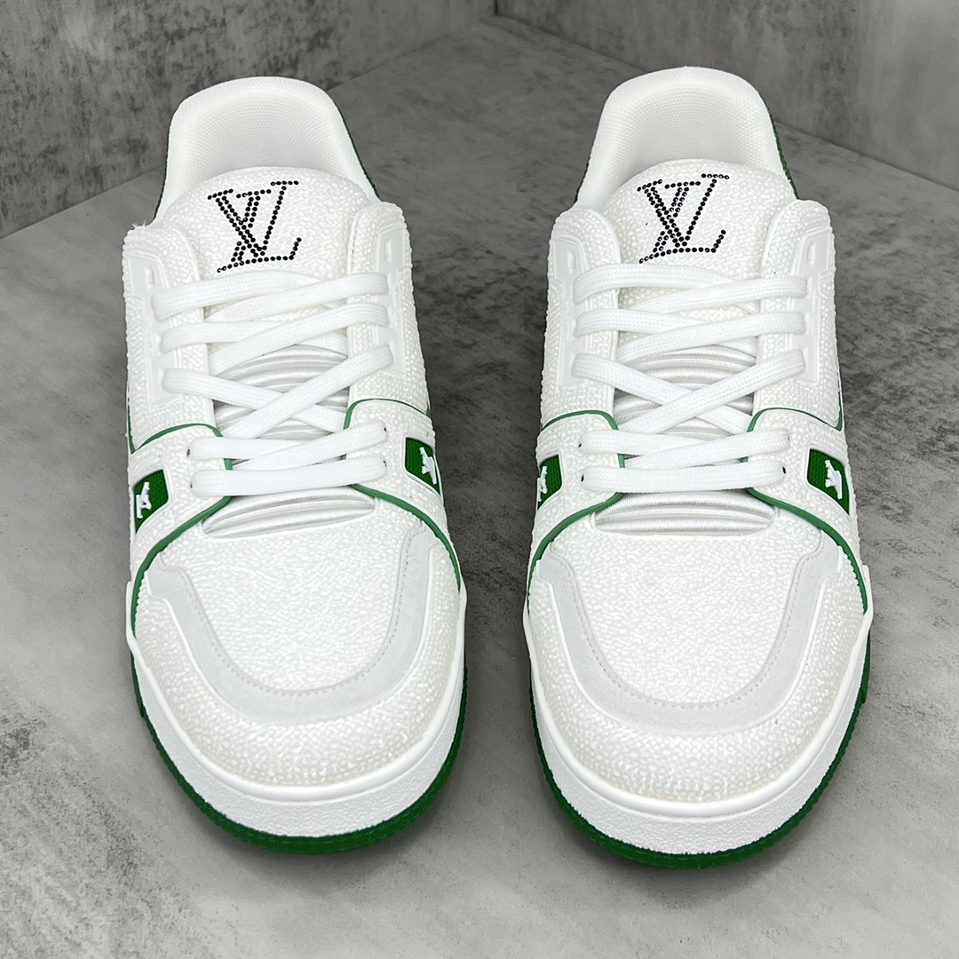 Louis Vuitton 新款上架 2062 Louis*Vuitto* LV trainer 满钻系列 走秀款TRAINER 大底和面料私模 绝对下血本费心思的一款鞋子 自Vifgil到来之后而设计的这一系列 每一季度都深受众多粉丝的青睐 TPU 大底 包装