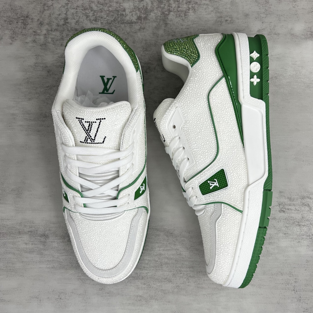 Louis Vuitton 新款上架 2062 Louis*Vuitto* LV trainer 满钻系列 走秀款TRAINER 大底和面料私模 绝对下血本费心思的一款鞋子 自Vifgil到来之后而设计的这一系列 每一季度都深受众多粉丝的青睐 TPU 大底 包装