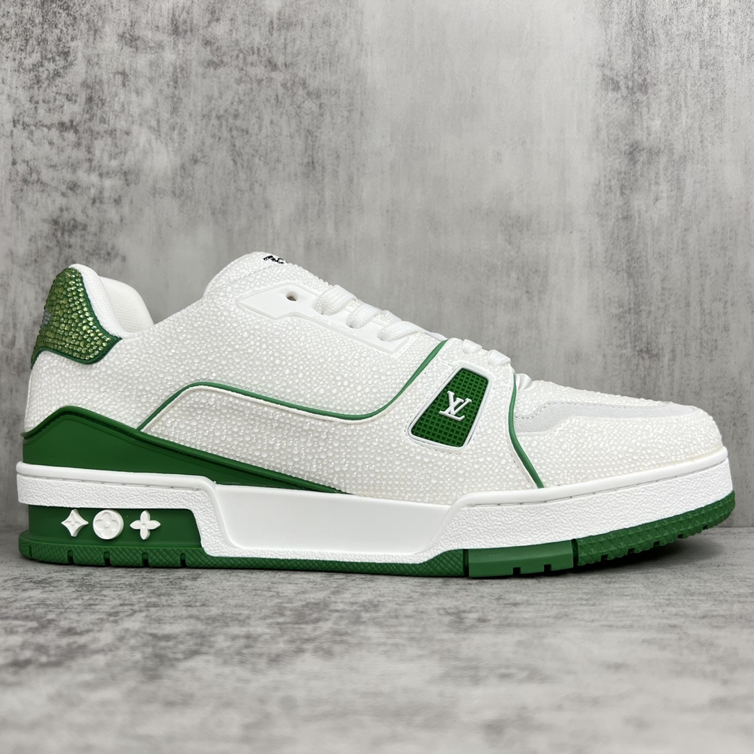 Louis Vuitton 新款上架 2062 Louis*Vuitto* LV trainer 满钻系列 走秀款TRAINER 大底和面料私模 绝对下血本费心思的一款鞋子 自Vifgil到来之后而设计的这一系列 每一季度都深受众多粉丝的青睐 TPU 大底 包装
