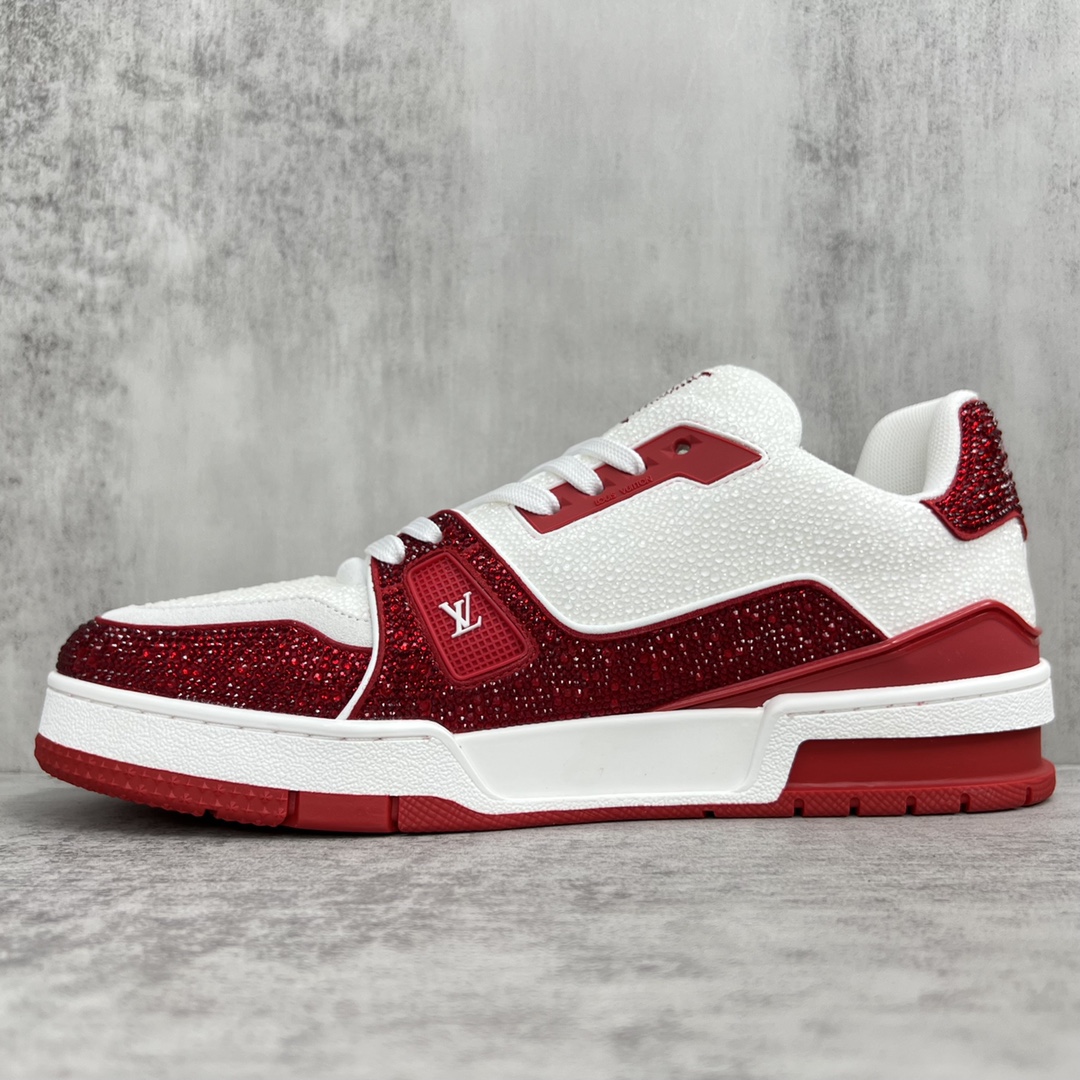 Louis Vuitton 新款上架 2062 Louis*Vuitto* LV trainer 满钻系列 走秀款TRAINER 大底和面料私模 绝对下血本费心思的一款鞋子 自Vifgil到来之后而设计的这一系列 每一季度都深受众多粉丝的青睐 TPU 大底 包装