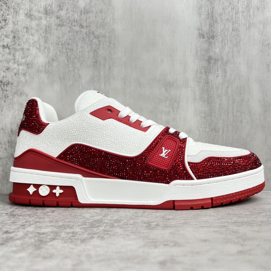 Louis Vuitton 新款上架 2062 Louis*Vuitto* LV trainer 满钻系列 走秀款TRAINER 大底和面料私模 绝对下血本费心思的一款鞋子 自Vifgil到来之后而设计的这一系列 每一季度都深受众多粉丝的青睐 TPU 大底 包装