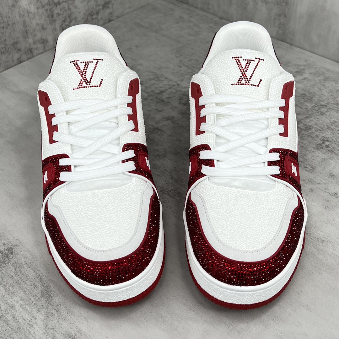 Louis Vuitton 新款上架 2062 Louis*Vuitto* LV trainer 满钻系列 走秀款TRAINER 大底和面料私模 绝对下血本费心思的一款鞋子 自Vifgil到来之后而设计的这一系列 每一季度都深受众多粉丝的青睐 TPU 大底 包装