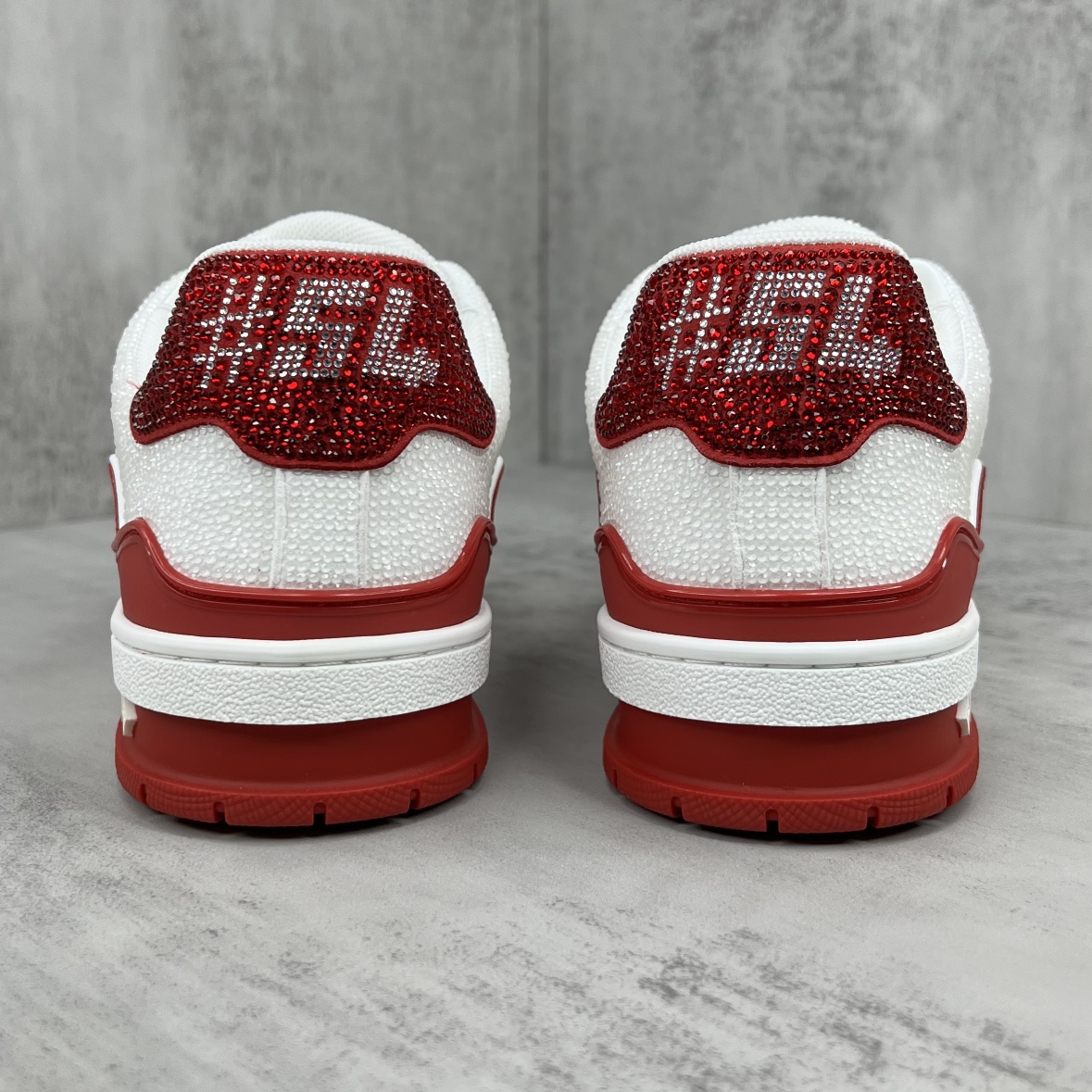 Louis Vuitton 新款上架 2062 Louis*Vuitto* LV trainer 满钻系列 走秀款TRAINER 大底和面料私模 绝对下血本费心思的一款鞋子 自Vifgil到来之后而设计的这一系列 每一季度都深受众多粉丝的青睐 TPU 大底 包装