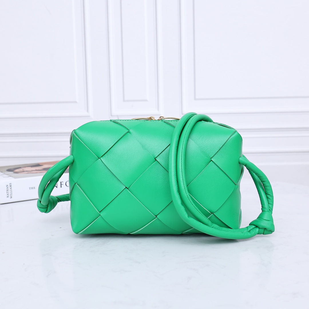 Bottega Veneta Grand Sac Camera en cuir d'agneau tressé