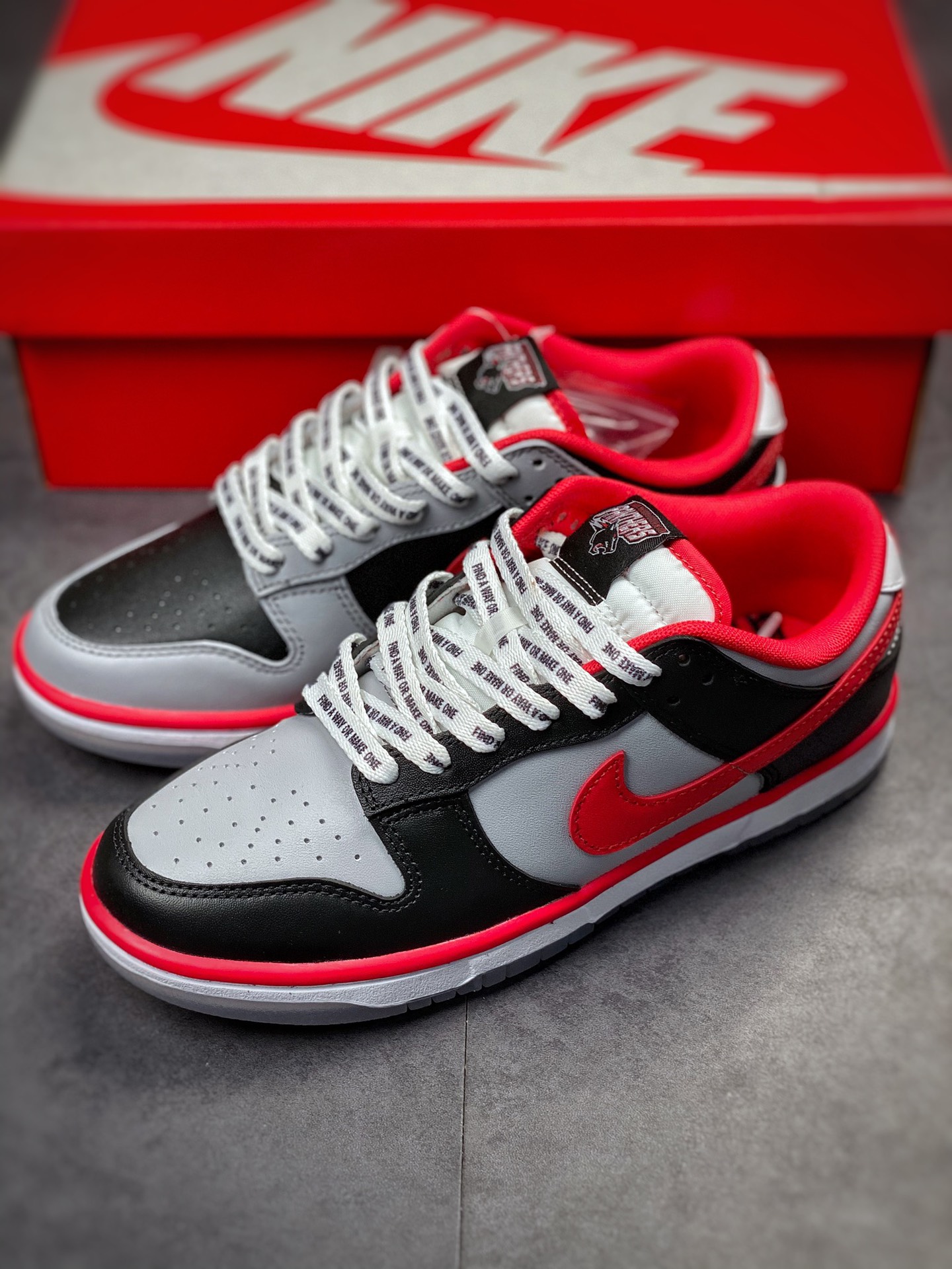 360 Nike SB Dunk Low “CAU Athletics” 黑灰红 DR6189-001