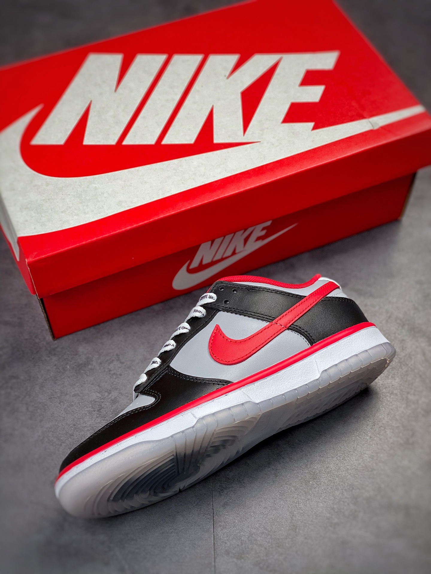 360 Nike SB Dunk Low “CAU Athletics” 黑灰红 DR6189-001