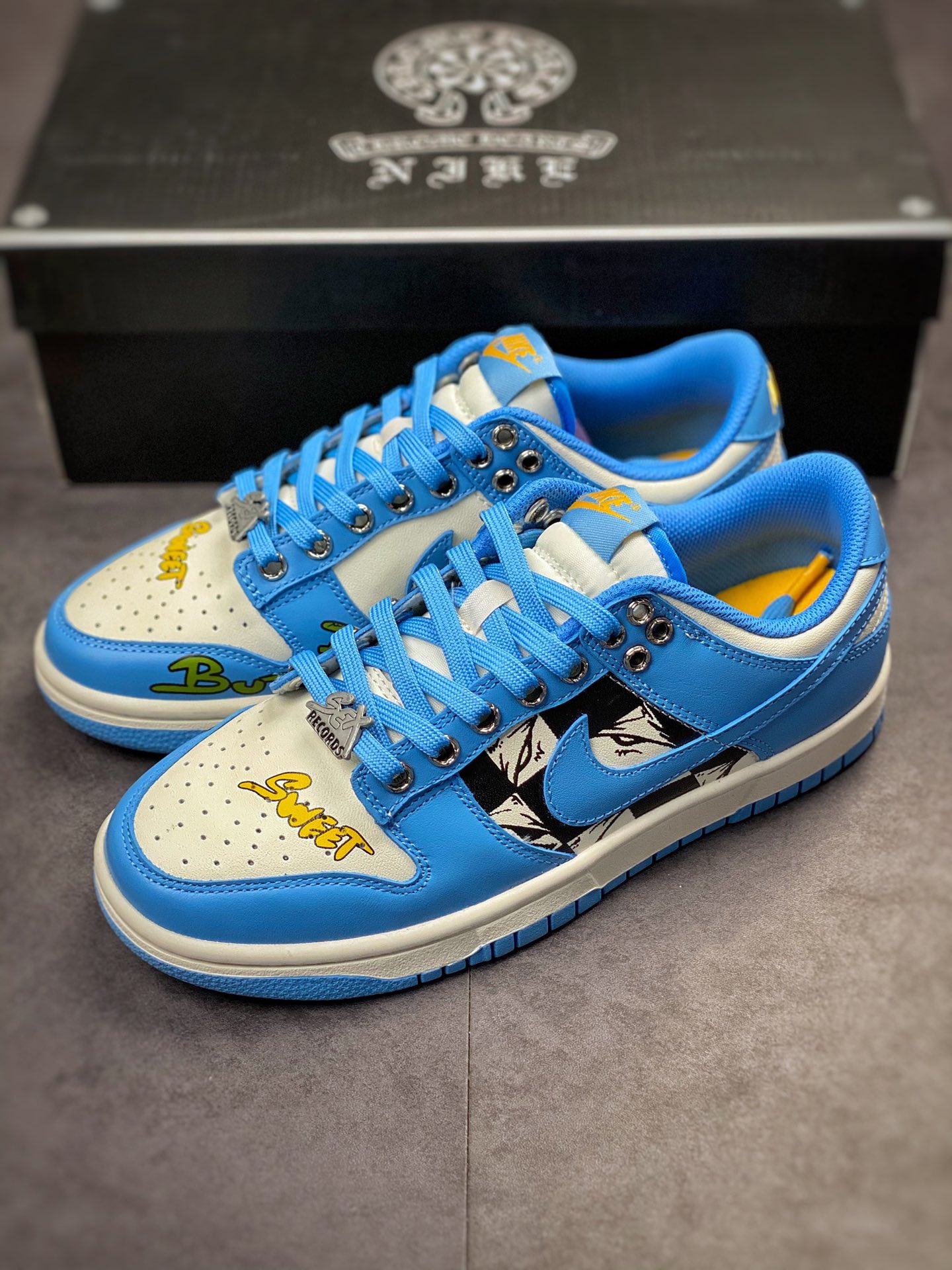 250 Nike SB Dunk Low 北卡蓝格子涂鸦DD1503-100