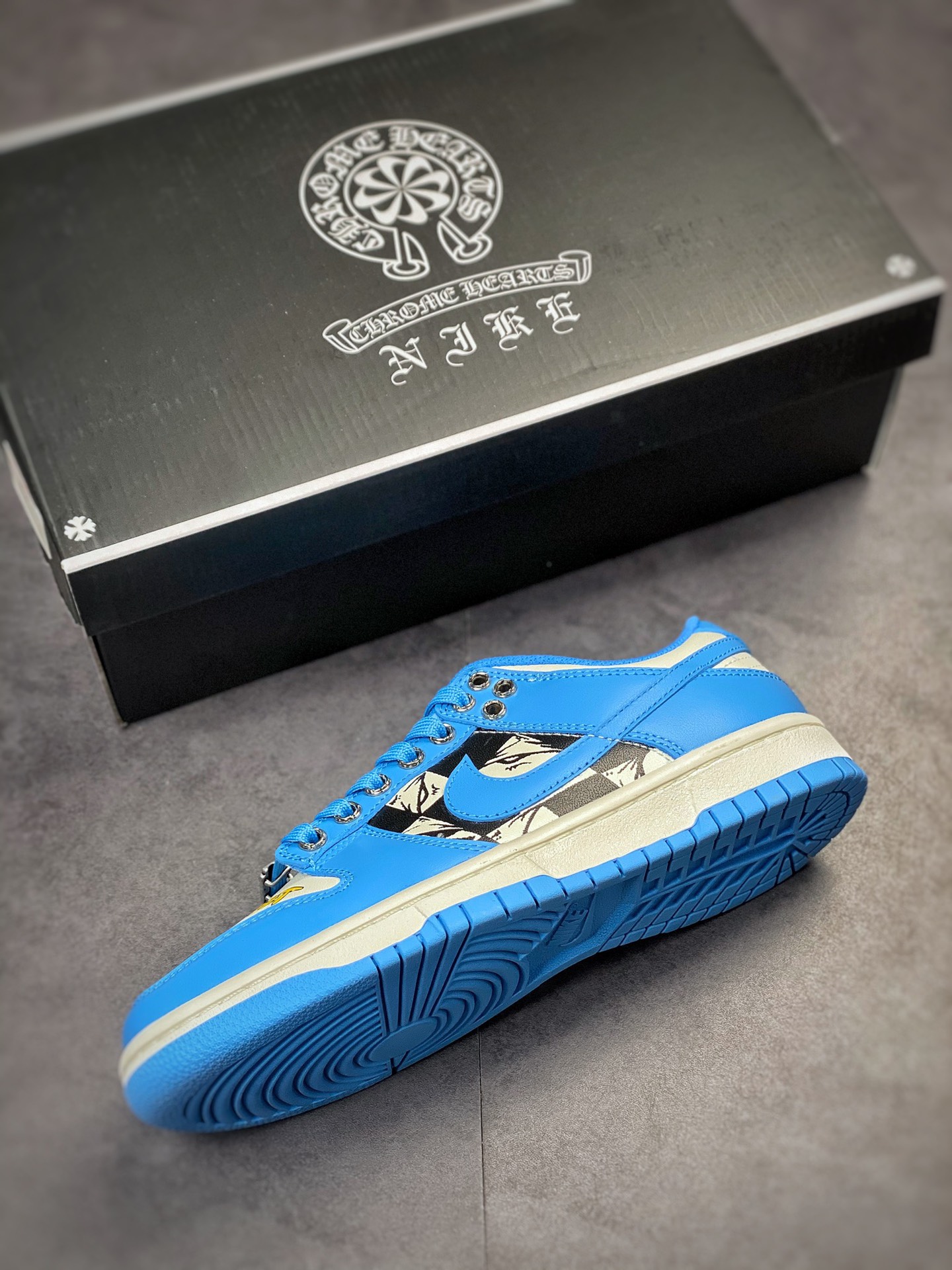 250 Nike SB Dunk Low 北卡蓝格子涂鸦DD1503-100