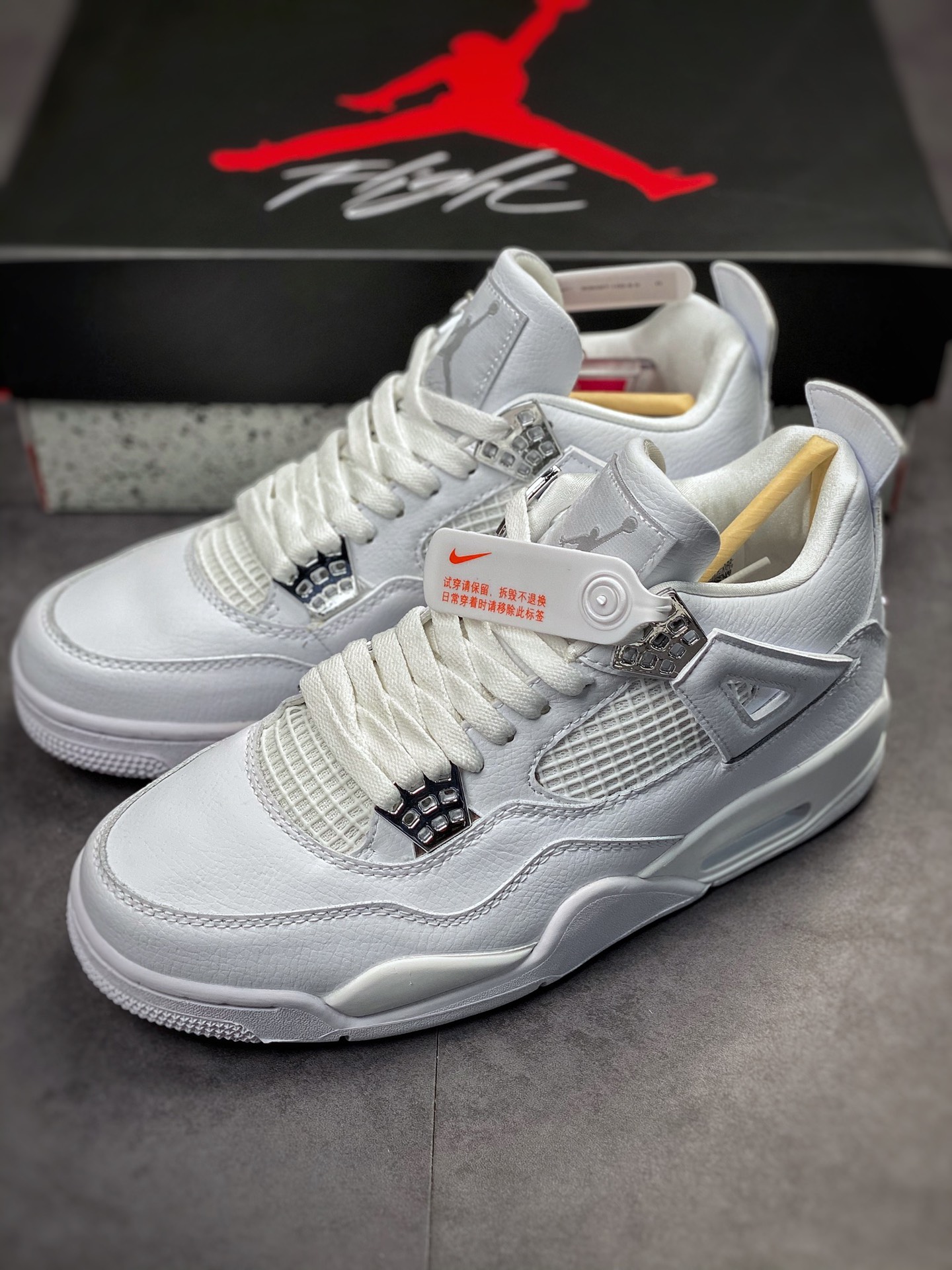 240 Air Jordan 4 Retro “Pure Money” 白银  308497-100