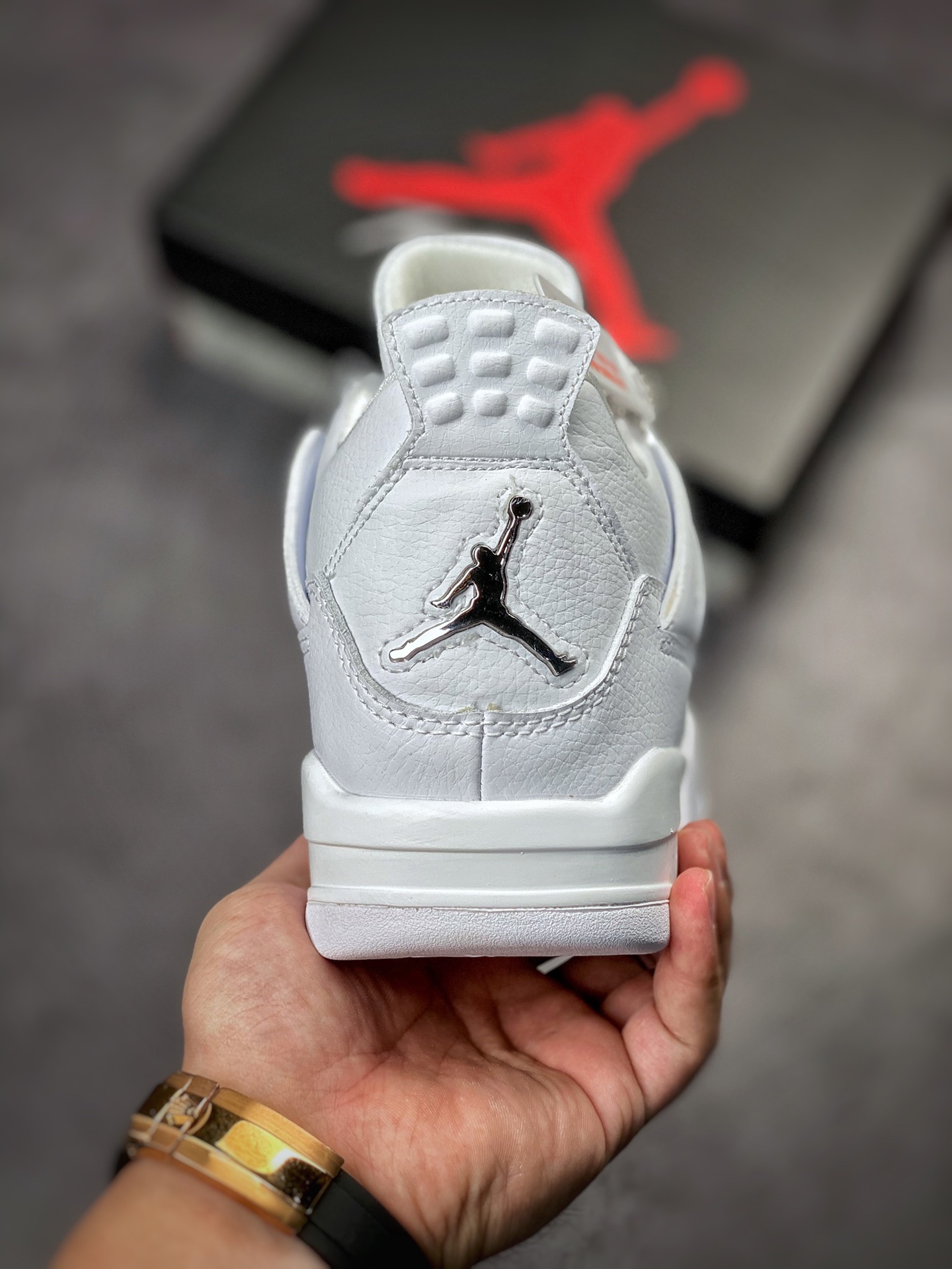 240 Air Jordan 4 Retro “Pure Money” 白银  308497-100