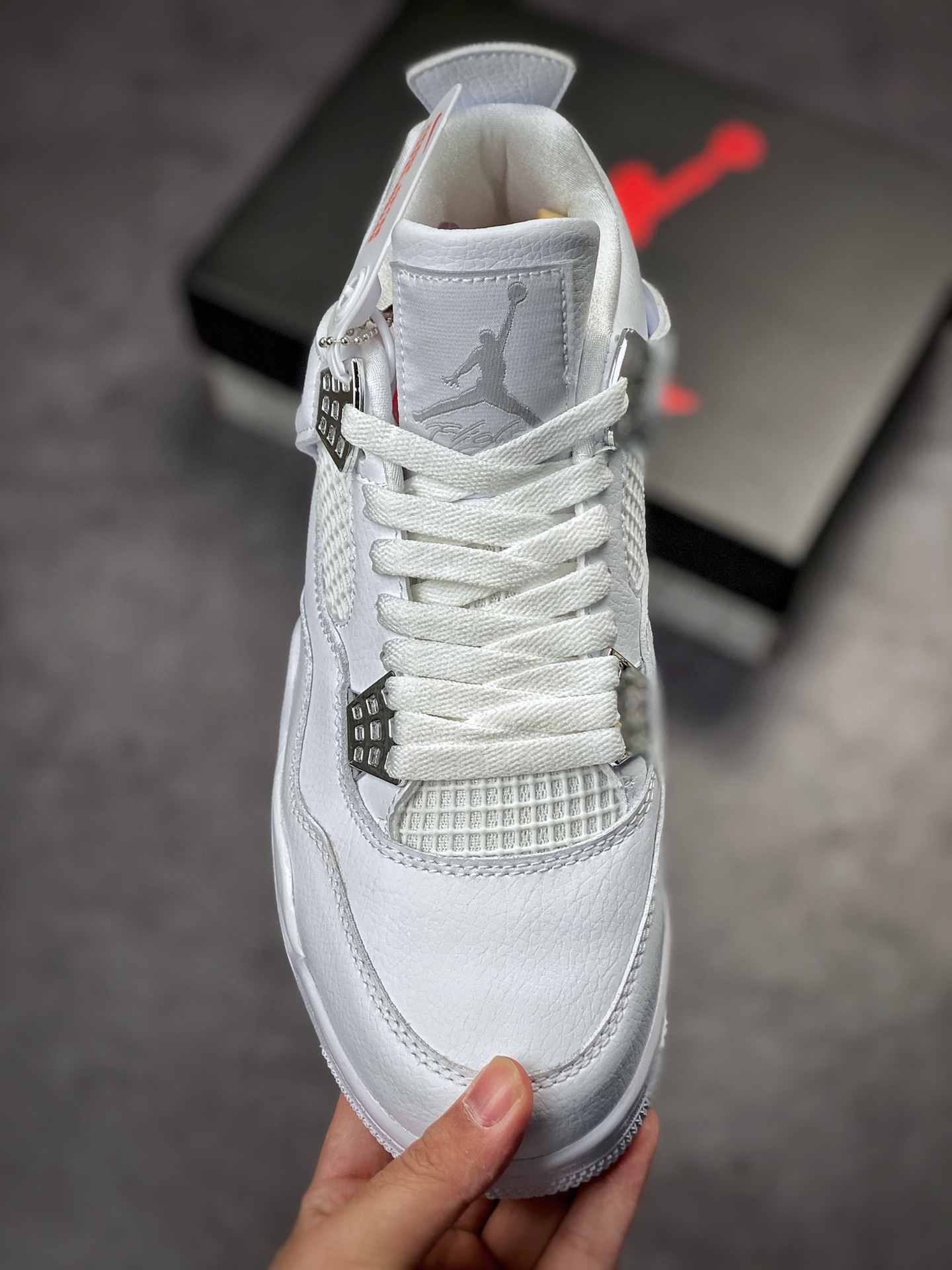 240 Air Jordan 4 Retro “Pure Money” 白银  308497-100