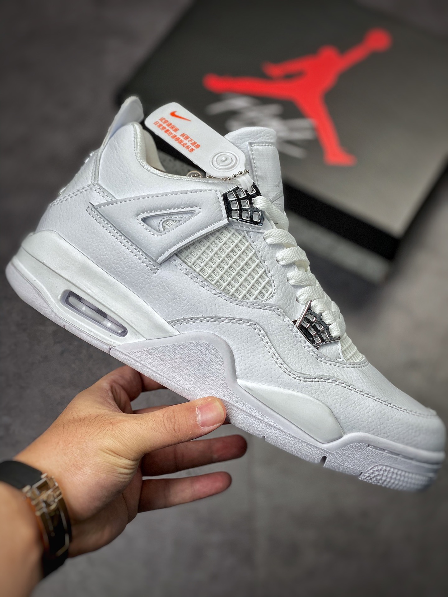 240 Air Jordan 4 Retro “Pure Money” 白银  308497-100