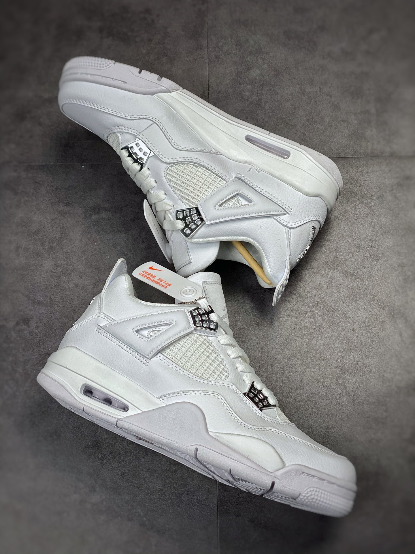 240 Air Jordan 4 Retro “Pure Money” 白银  308497-100