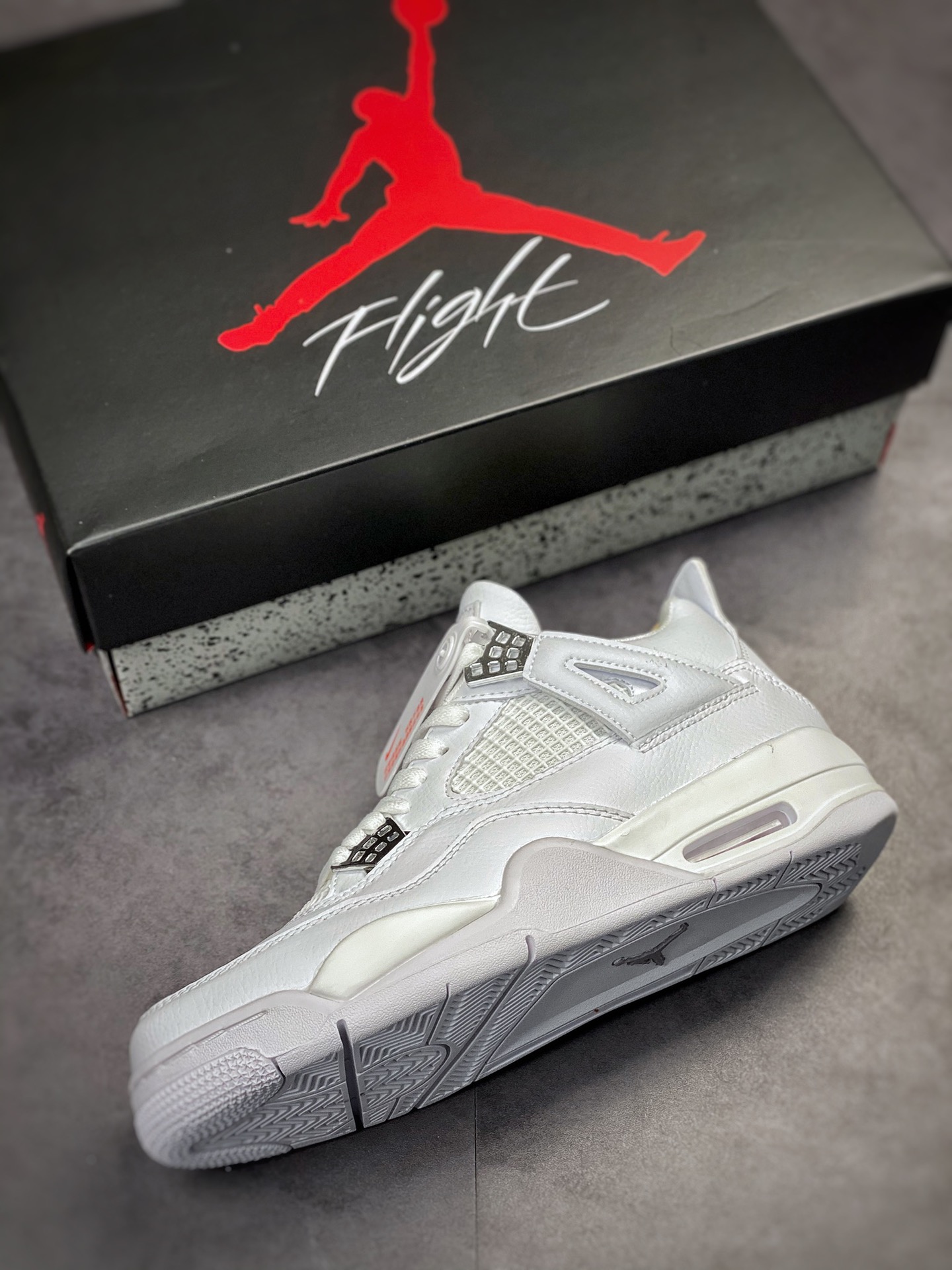 240 Air Jordan 4 Retro “Pure Money” 白银  308497-100