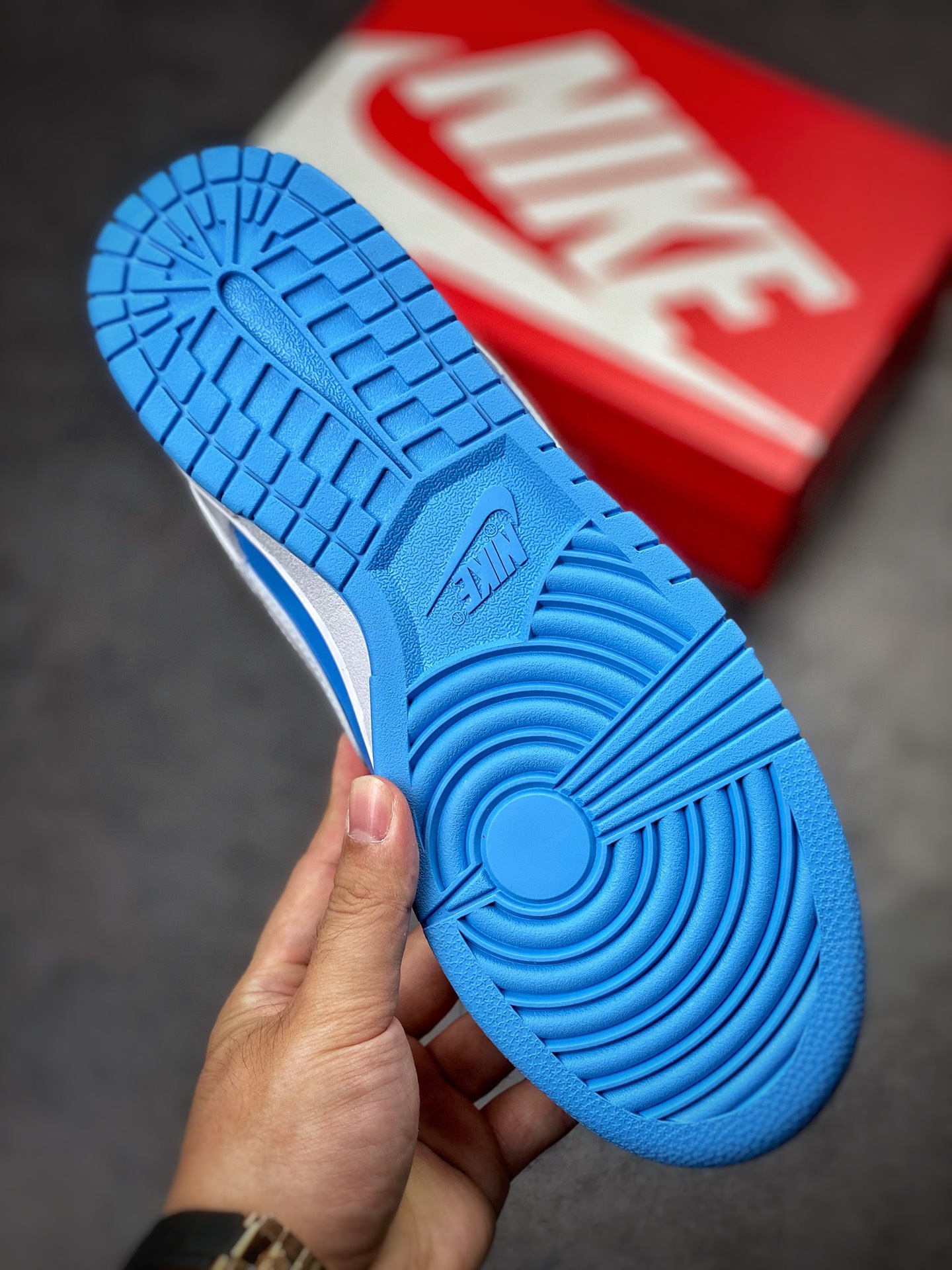 240 Nike SB Dunk Low ”Reverse UNC” 反转北卡蓝 DJ9955-101