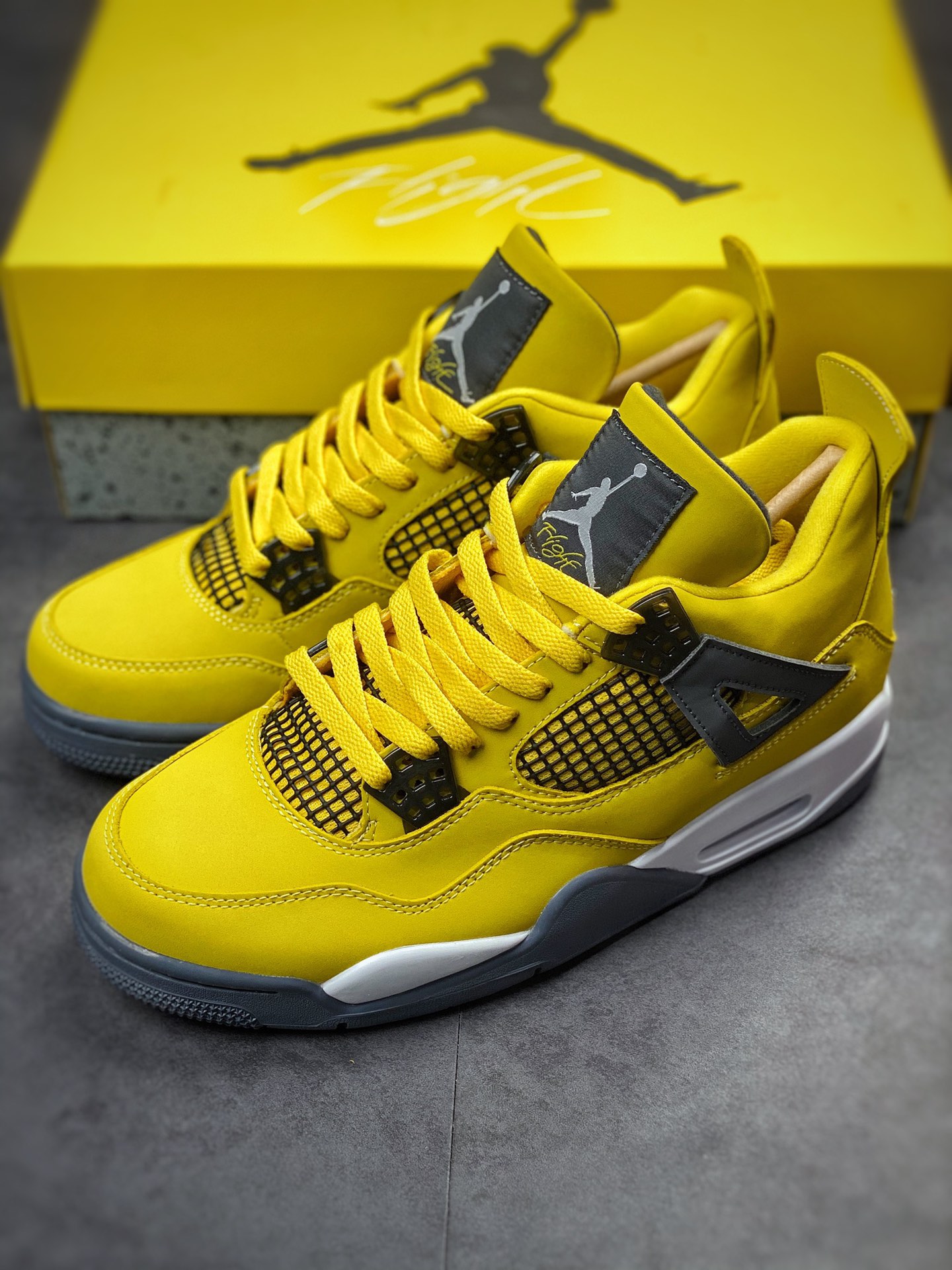 300 Air Jordan 4 Retro “Tour Yellow” 电母 CT8527-700