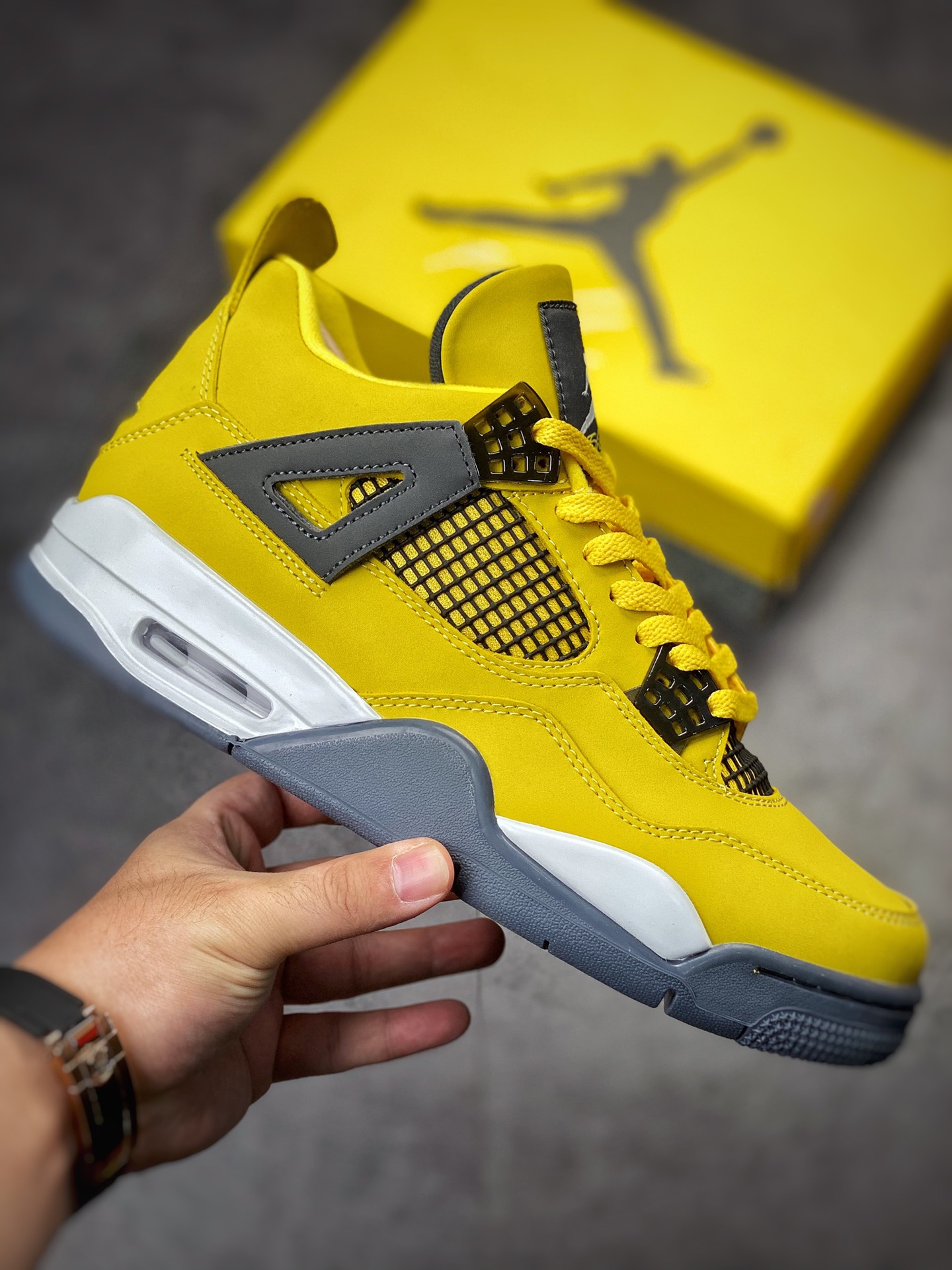 300 Air Jordan 4 Retro “Tour Yellow” 电母 CT8527-700