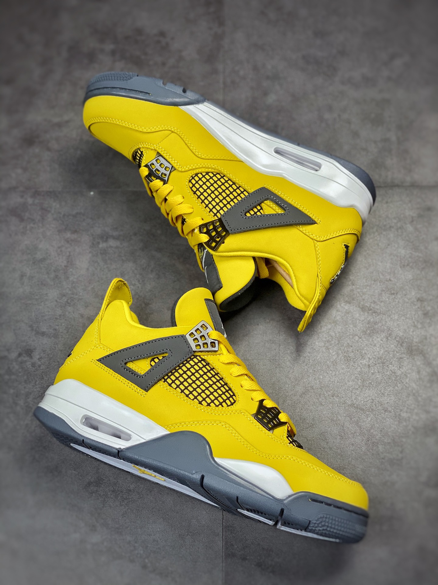 300 Air Jordan 4 Retro “Tour Yellow” 电母 CT8527-700