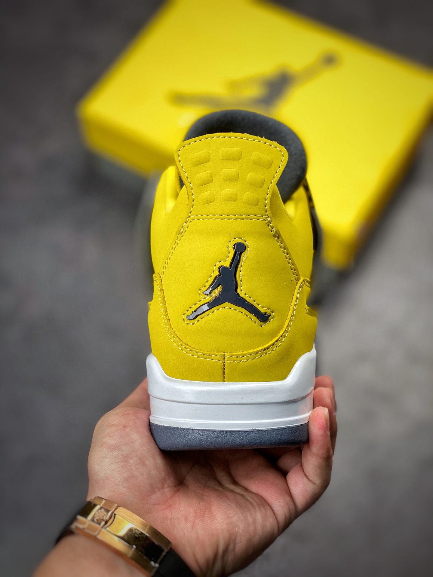 300 Air Jordan 4 Retro “Tour Yellow” 电母 CT8527-700