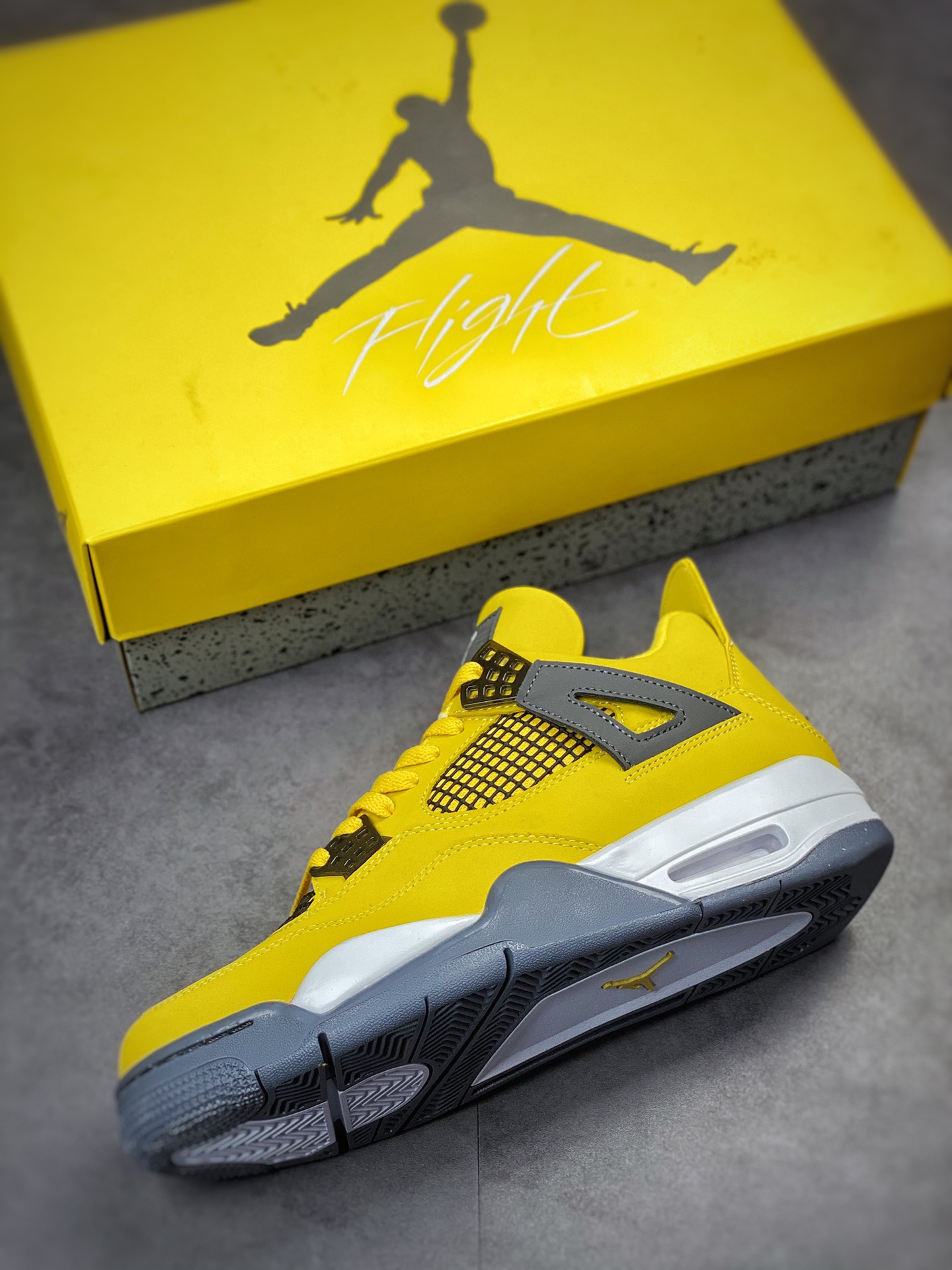 300 Air Jordan 4 Retro “Tour Yellow” 电母 CT8527-700