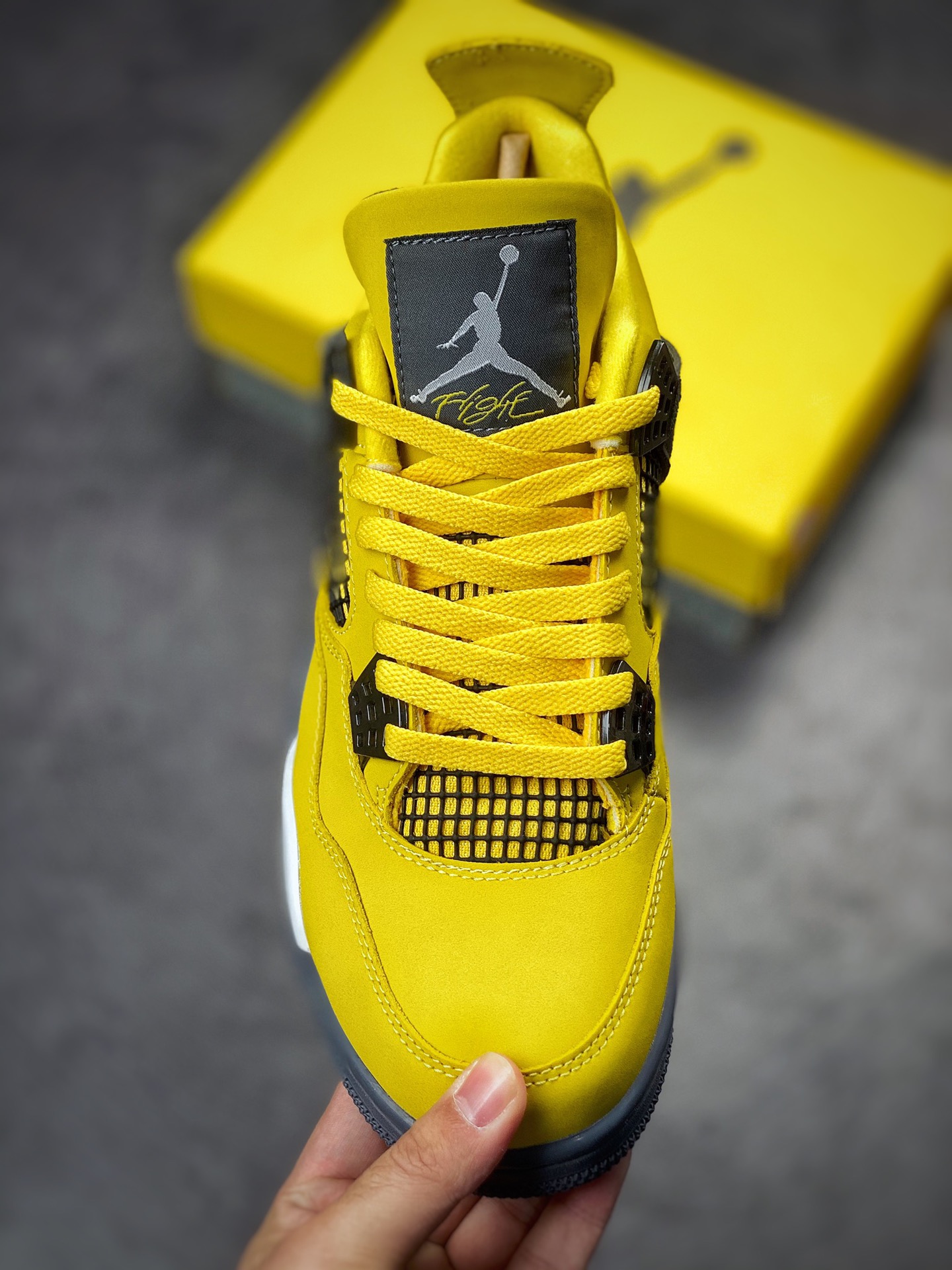 300 Air Jordan 4 Retro “Tour Yellow” 电母 CT8527-700