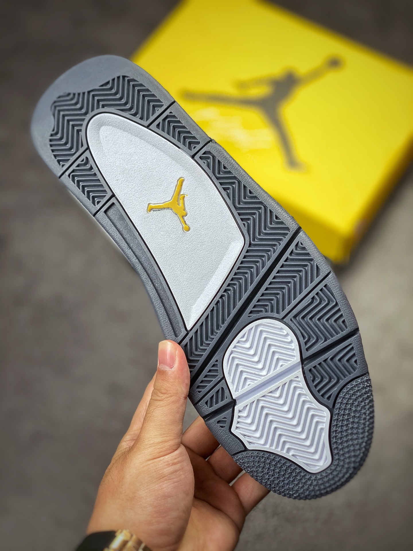 300 Air Jordan 4 Retro “Tour Yellow” 电母 CT8527-700