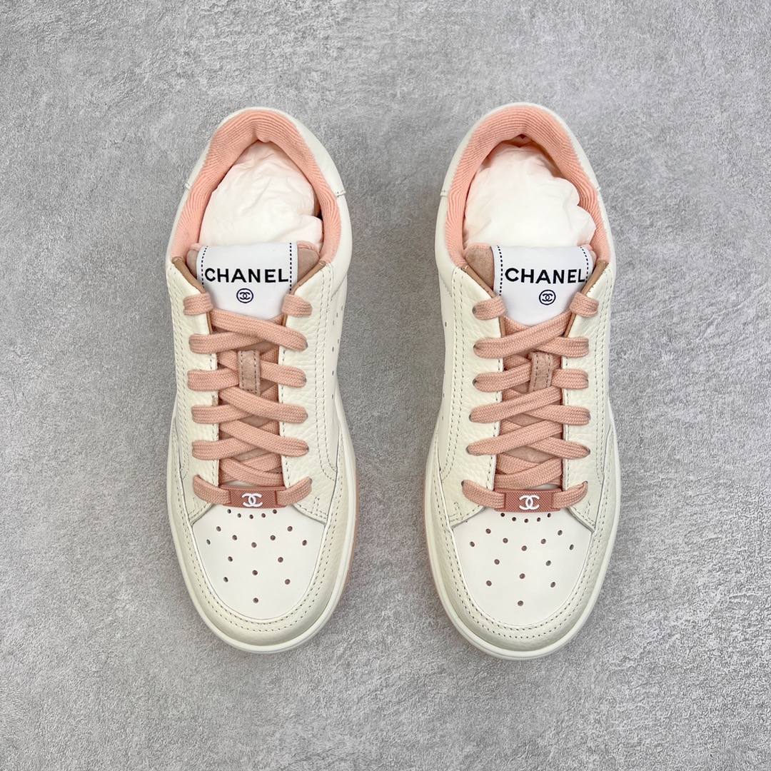 图片[2]-＃纯原福利 Chanel 22ss 香奈儿新款休闲小白鞋板鞋 经典四季通吃款 网红博主小姐姐们的挚爱 社交平台的各种夸赞 人气超高质感透气超级春夏 看到这期总能唤起少女内心对时髦的诉求 最新羊皮材质 上脚时髦感十足 容易打理配送专柜精美包装 原版定制进口羊皮材质 定制透气网里 原版开模TPU拼色大底 尺码对应库存‼️-选品中心