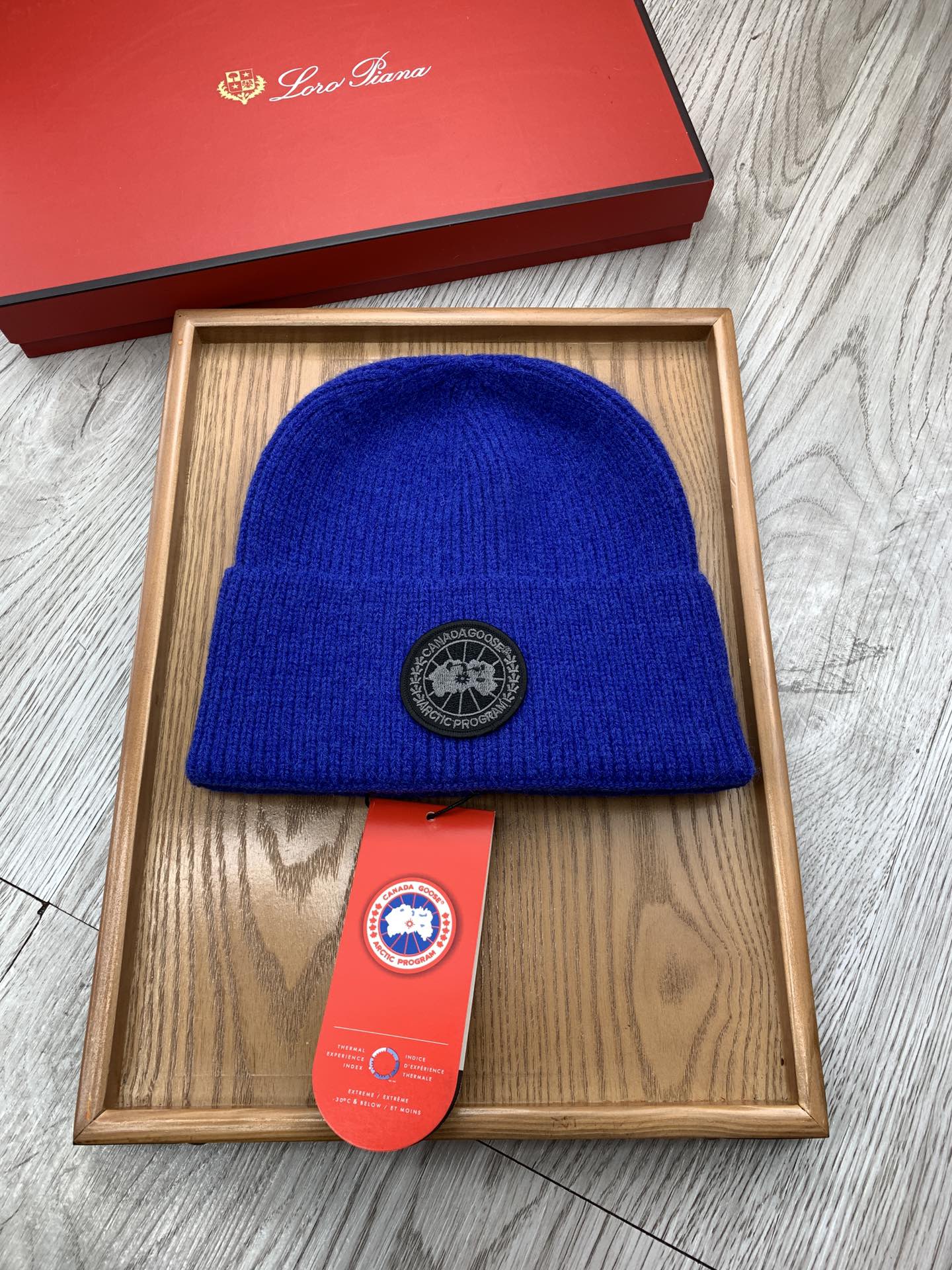 NO:216141,Special offer. Canadian goose. Benefits!  [Fine wool knit single hat] The new model is on the shelves, a series of hats with fine wool fabric. The density is tight!  The wool knitted fabric feels comfortable and breathable!  The style is novel and unique!  A must-have item on the street, age-reducing and fashionable, very generous!  The hat looks very good!  And the price is very beautiful!  It is a very good item to give to others for your own use!  !  Complete trademark tags!  !  There are many styles and colors!  Hat fisherman hat baseball hat knit hat, hat, espadrilles,hats19860909特价.加拿大鹅.福利！【细毛线针织单帽】新款上架,特别实惠的一个系列帽子,面料细毛线.密度紧致！毛线针织面料手感舒适透气性好！款式新颖别致！出街必备单品,减龄又时尚,非常大方！帽型特别好看！而且价格非常美丽！送人自用都是非常不错的一款单品哦！！商标吊牌齐全！！款式多多,颜色多多！帽子渔夫帽棒球帽针织帽,帽子,espadrilles,hats,hat