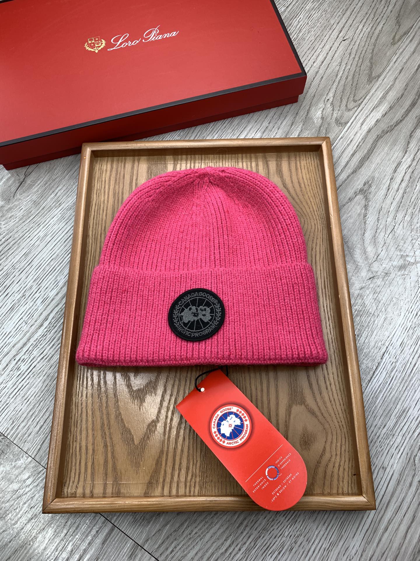 NO:189569,Special offer. Canadian goose. Benefits!  [Fine wool knit single hat] The new model is on the shelves, a series of hats with fine wool fabric. The density is tight!  The wool knitted fabric feels comfortable and breathable!  The style is novel and unique!  A must-have item on the street, age-reducing and fashionable, very generous!  The hat looks very good!  And the price is very beautiful!  It is a very good item to give to others for your own use!  !  Complete trademark tags!  !  There are many styles and colors!  Hat fisherman hat baseball hat knit hat, hat, espadrilles,hats19860909特价.加拿大鹅.福利！【细毛线针织单帽】新款上架,特别实惠的一个系列帽子,面料细毛线.密度紧致！毛线针织面料手感舒适透气性好！款式新颖别致！出街必备单品,减龄又时尚,非常大方！帽型特别好看！而且价格非常美丽！送人自用都是非常不错的一款单品哦！！商标吊牌齐全！！款式多多,颜色多多！帽子渔夫帽棒球帽针织帽,帽子,espadrilles,hats,hat