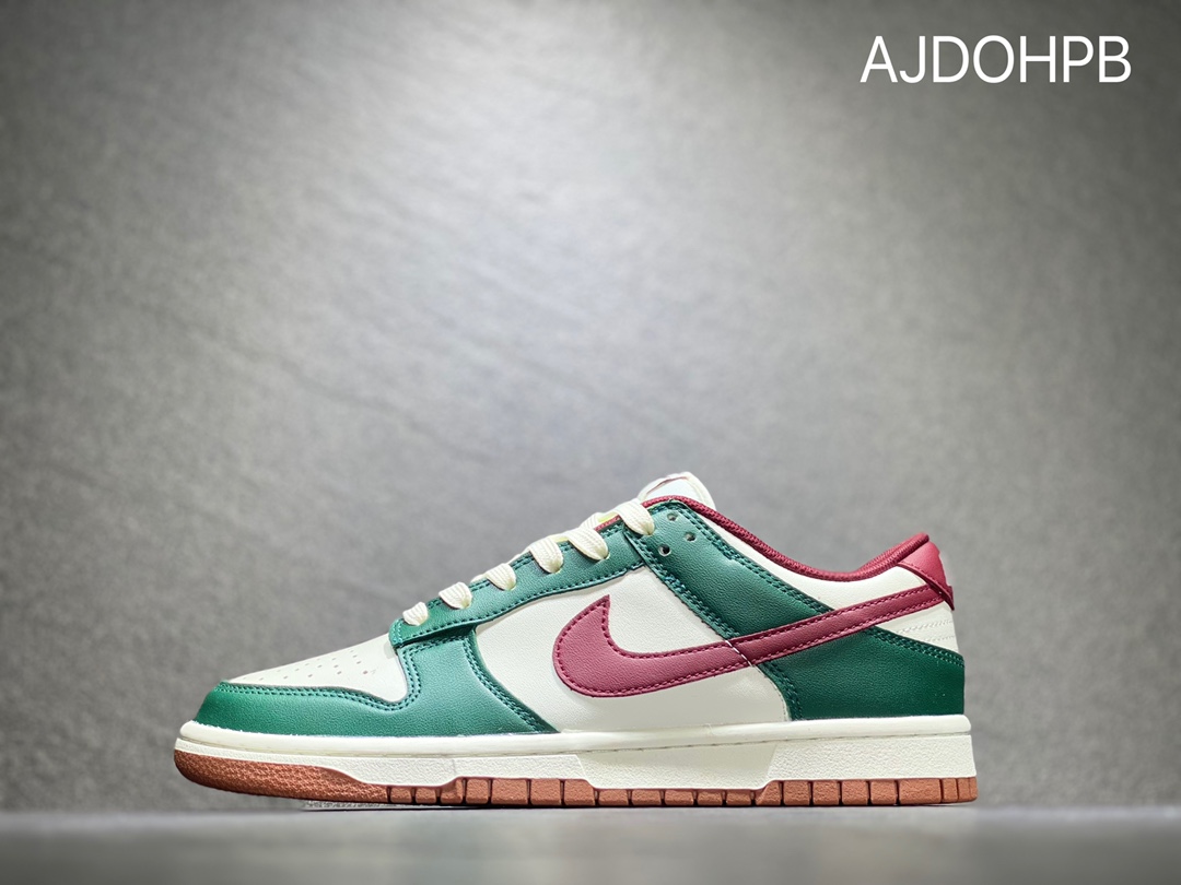 200 Nike SB dunk Low 低帮休闲运动滑板板鞋  FB7160-141