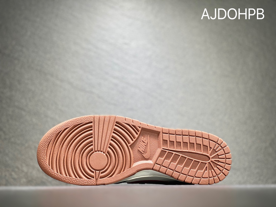 200 Nike SB dunk Low 低帮休闲运动滑板板鞋  FB7160-141