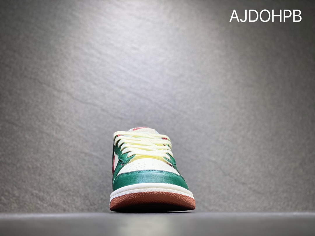 200 Nike SB dunk Low 低帮休闲运动滑板板鞋  FB7160-141