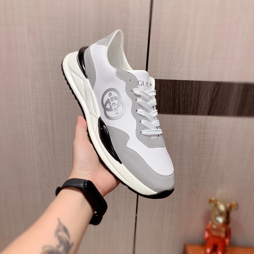 I5  Gucci  古奇   最新爆款休闲鞋，顶端品牌奢侈～代购，顶级～质量。专柜同卖产品鞋面選用进口透气牛皮搭配材质透气羊皮内里精细做工。原版个性时尚柔软橡膠耐磨防滑大底，上脚轻巧舒适，实物拍摄實物更好看，003广州码: 38-44。可定制45码。2色可选”},”imgs”:[“https://xcimg.szwego.com/20214/i1665729_7314_0.jpg?imageMogr2/auto-orient/thumbnail/!xr/quality//format/jpg