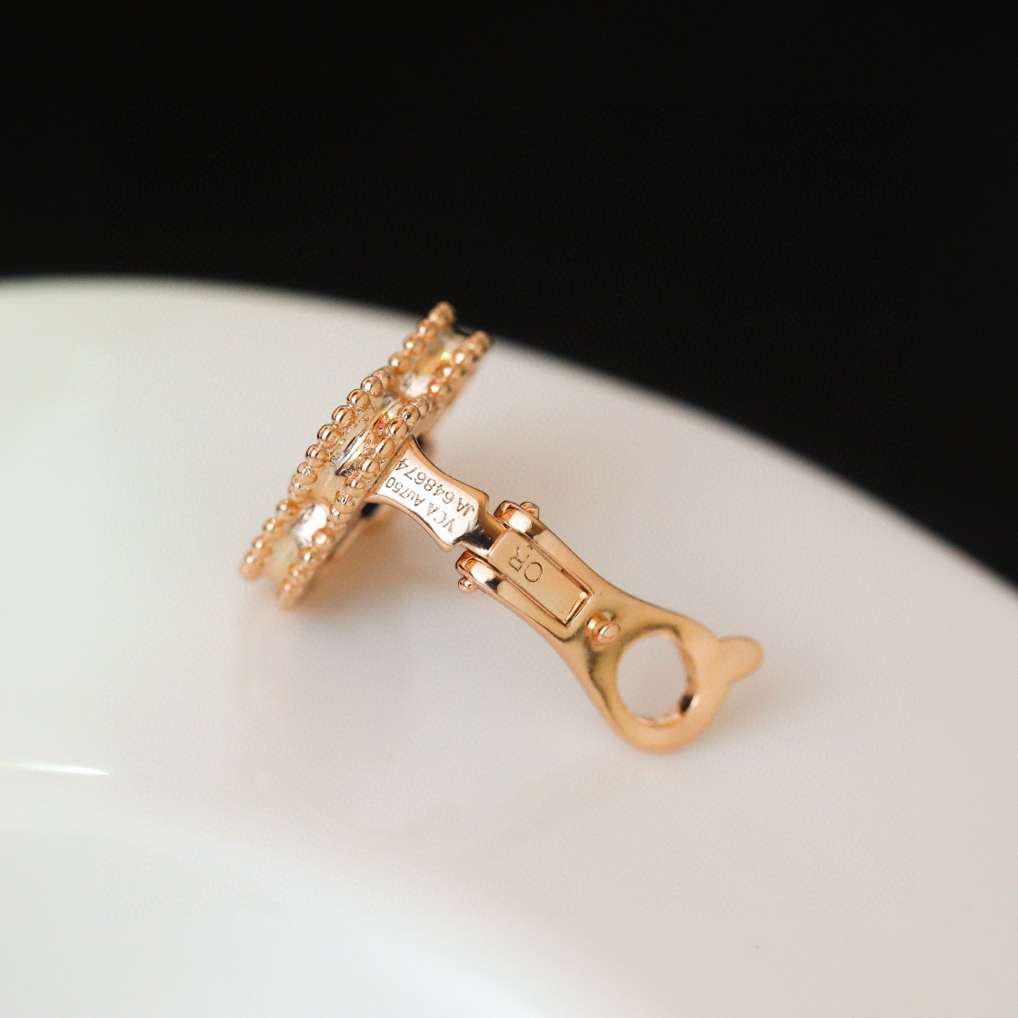 Van Cleef & Arpels vca 中号 四叶草黑玛瑙耳钉v金材质