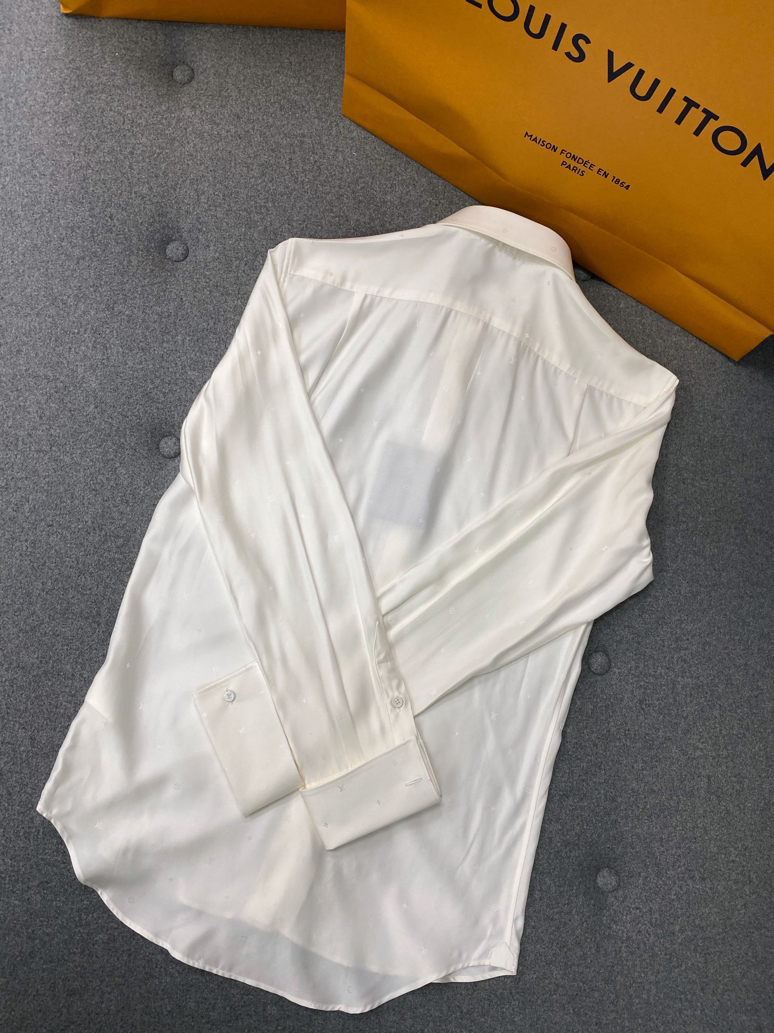 루이비통 여성 셔츠 129764 Louis Vuitton Shirt 썸네일 이미지