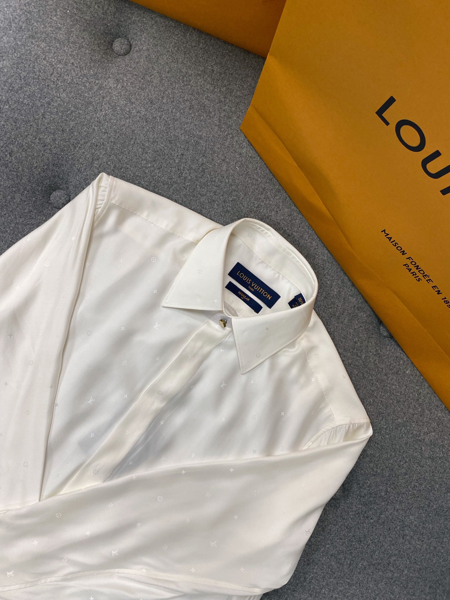 루이비통 여성 셔츠 129764 Louis Vuitton Shirt 썸네일 이미지