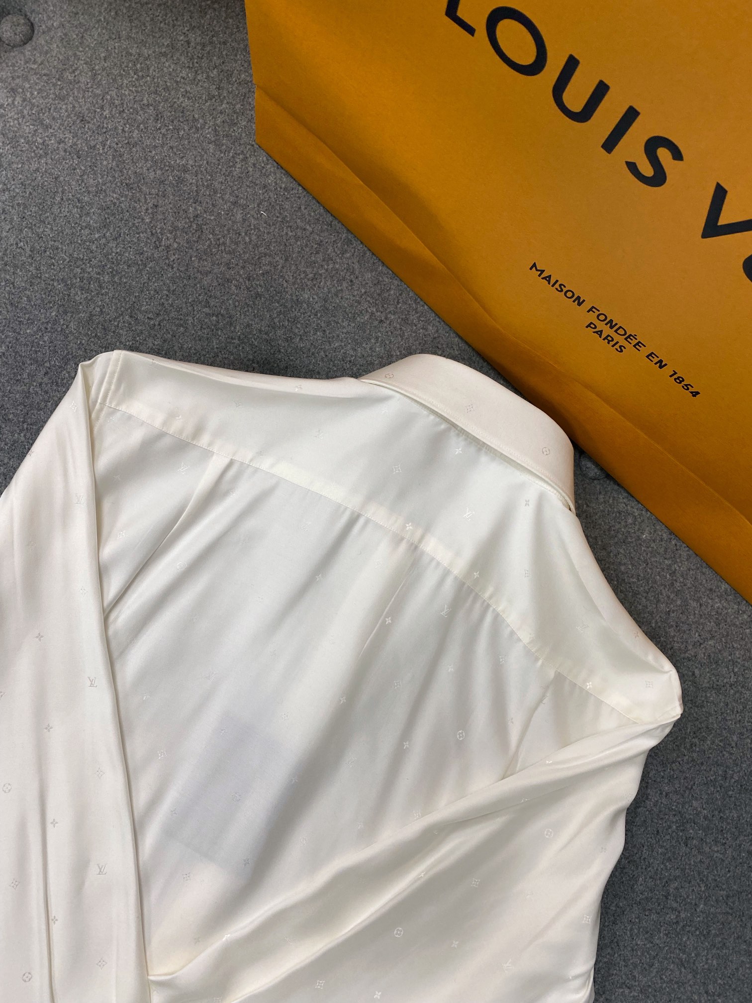 루이비통 여성 셔츠 129764 Louis Vuitton Shirt 썸네일 이미지