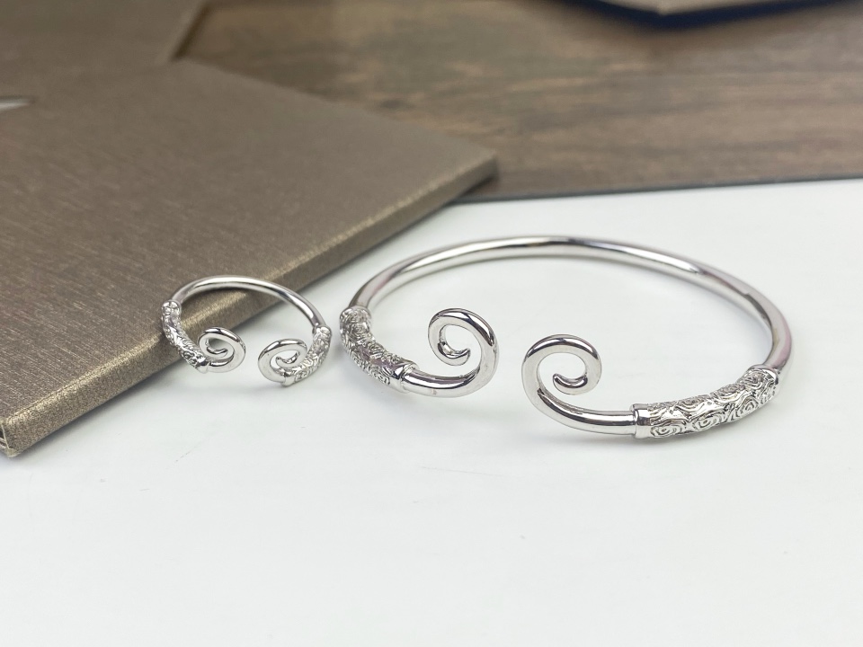 Allergy-Free Two-Tone Bracelet Ring with Cloud-Colored Gold Plating - 图片 8