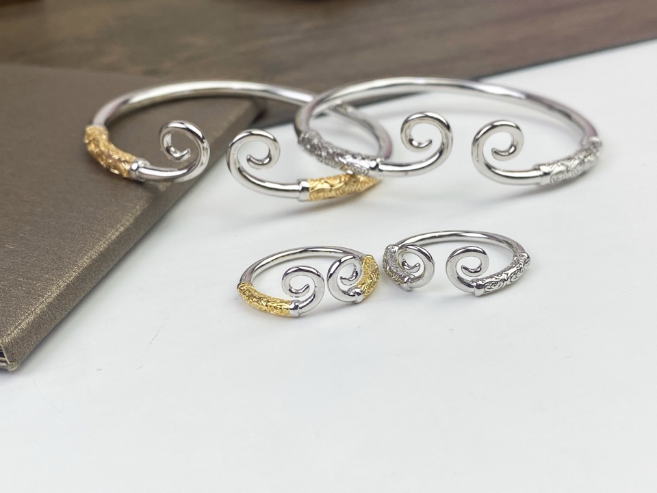 Allergy-Free Two-Tone Bracelet Ring with Cloud-Colored Gold Plating - 图片 5