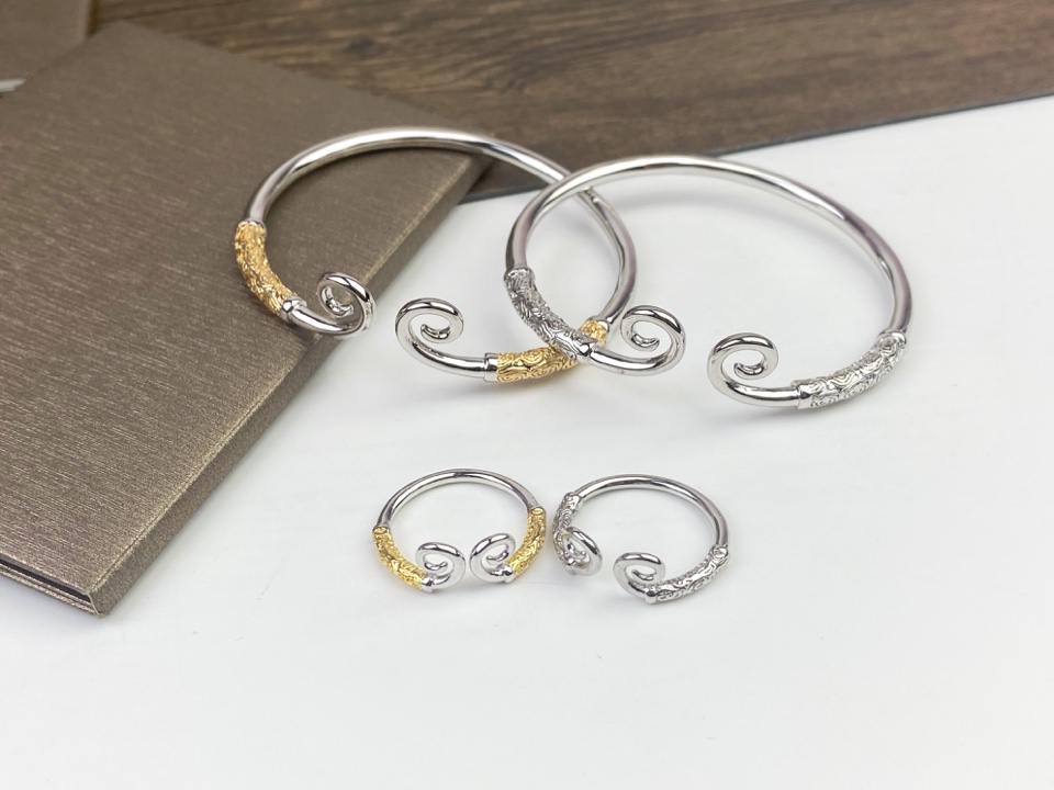 Allergy-Free Two-Tone Bracelet Ring with Cloud-Colored Gold Plating - 图片 4