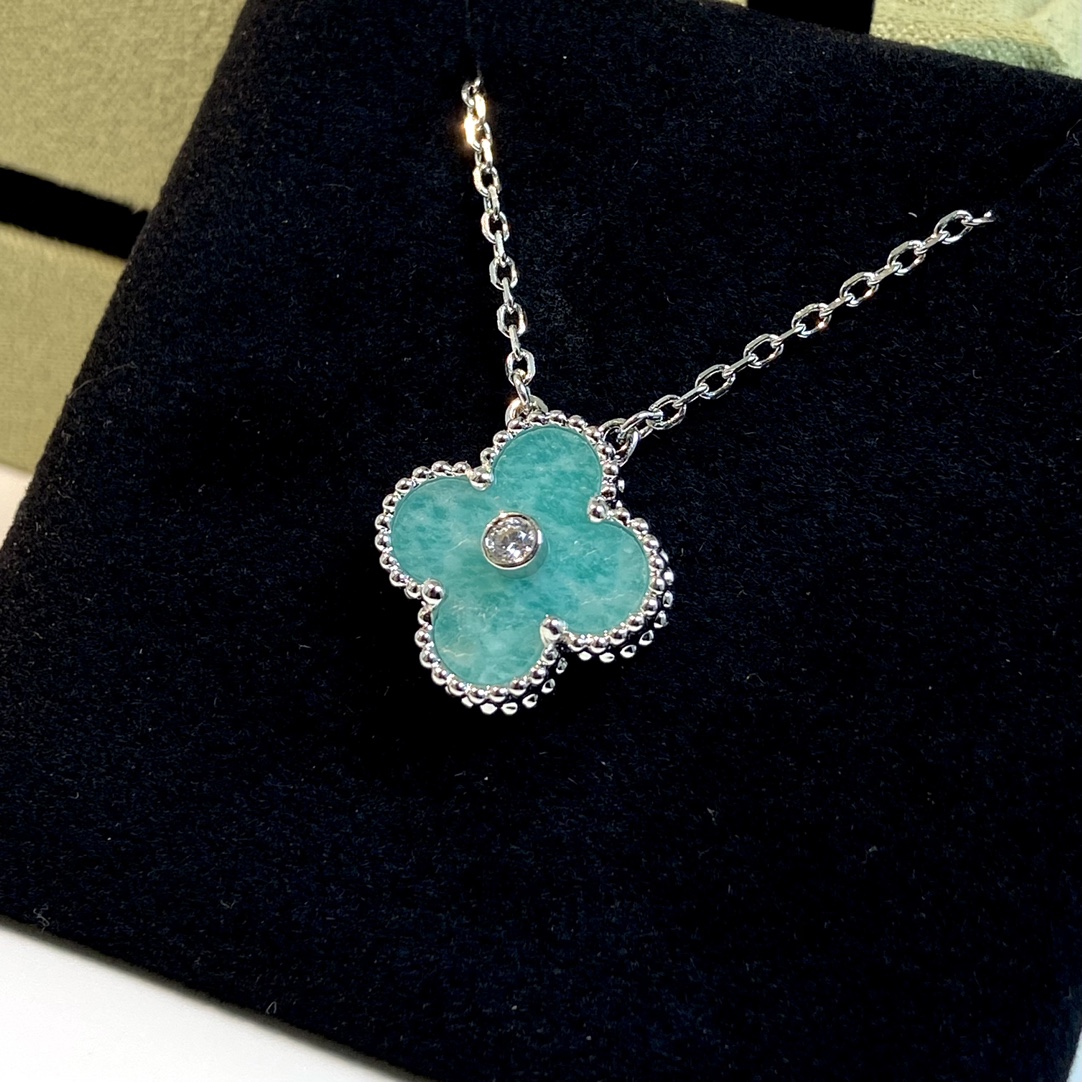 Van Cleef & Arpels vca2022圣诞限定款v金材质