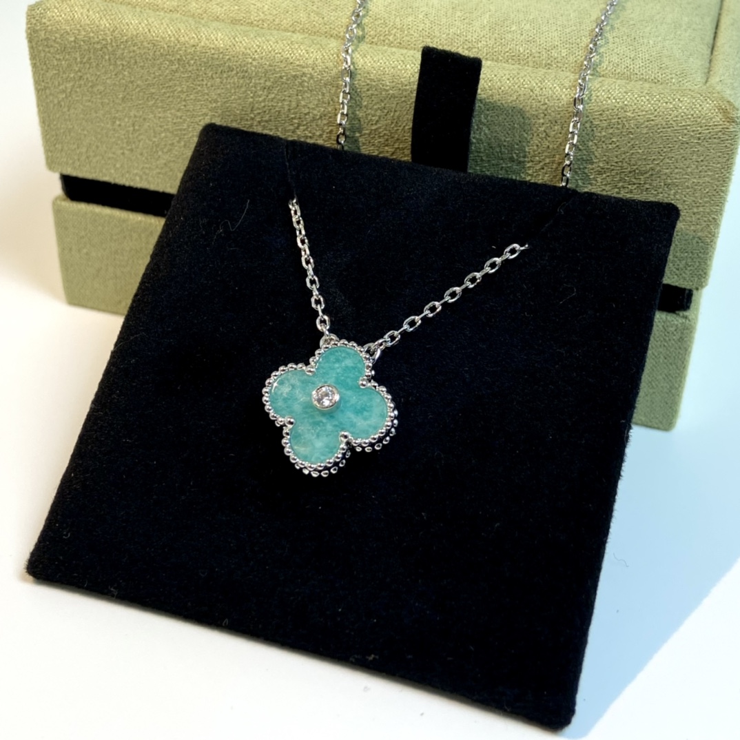 Van Cleef & Arpels vca2022圣诞限定款v金材质
