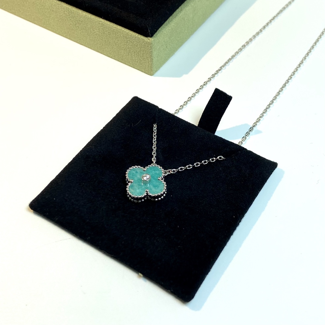 Van Cleef & Arpels vca2022圣诞限定款v金材质
