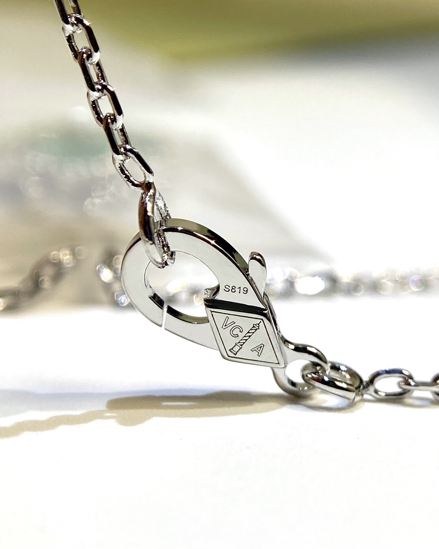 Van Cleef & Arpels vca2022圣诞限定款v金材质