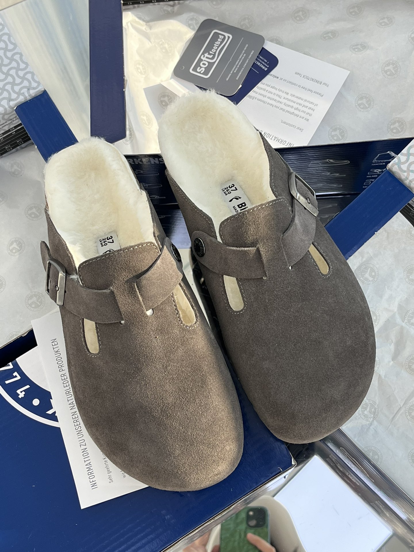 Fashionable Bracken Shoes: Comfortable Winter Slippers from Korea