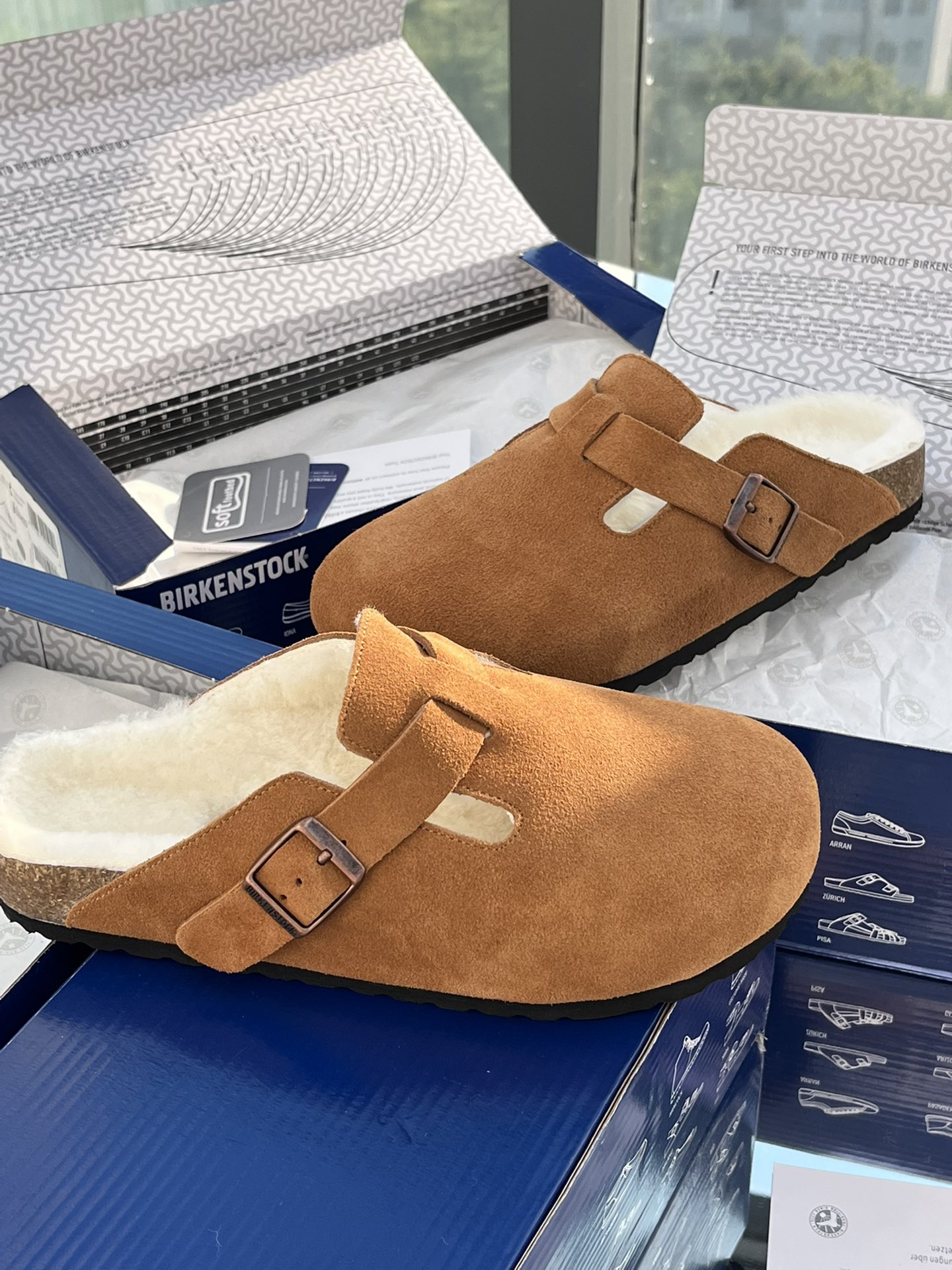 Fashionable Brown Birkenstock Shoes: Comfortable and Stylish Winter Footwear from Korea - 图片 2