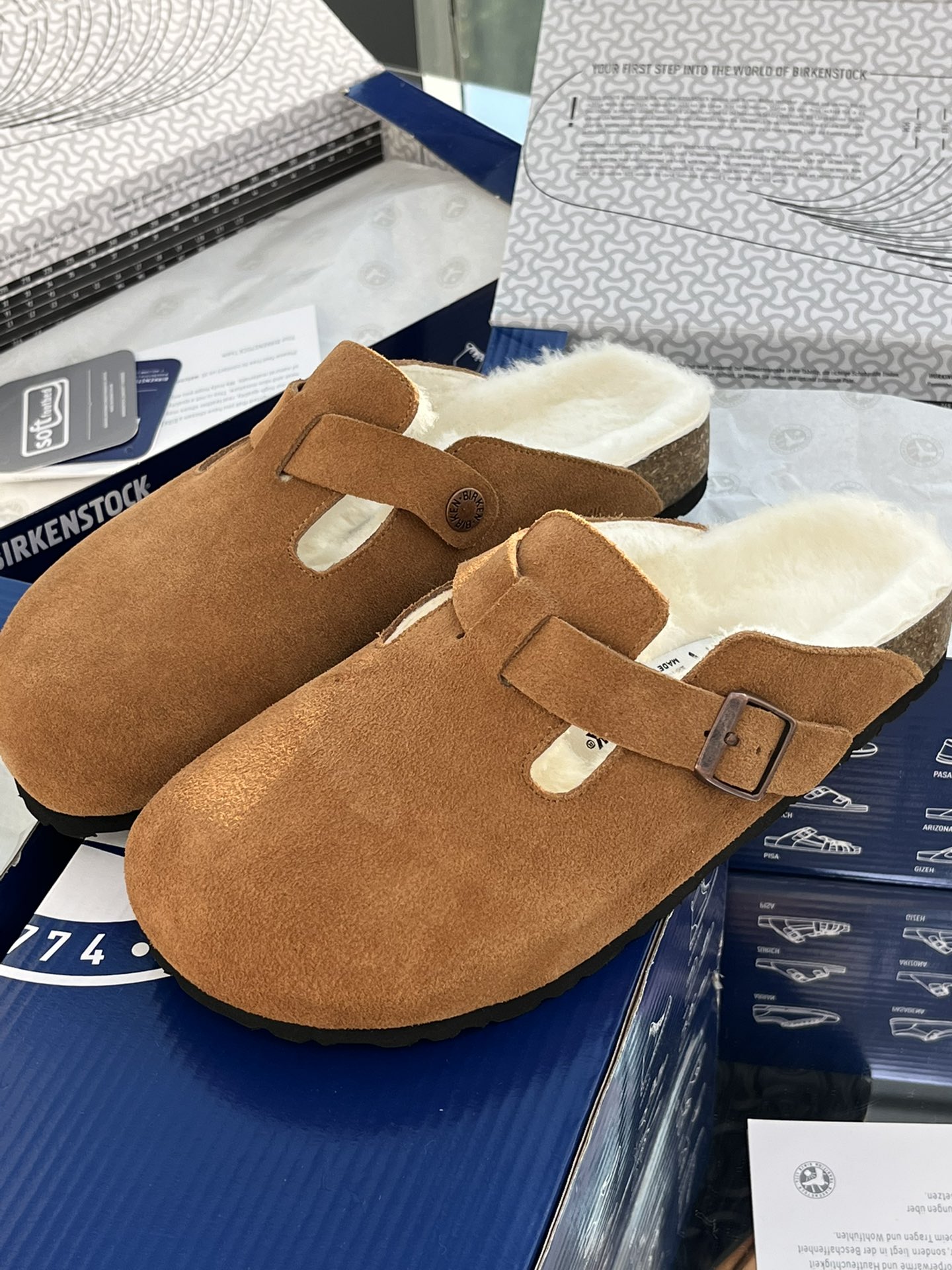 Fashionable Brown Birkenstock Shoes: Comfortable and Stylish Winter Footwear from Korea - 图片 7